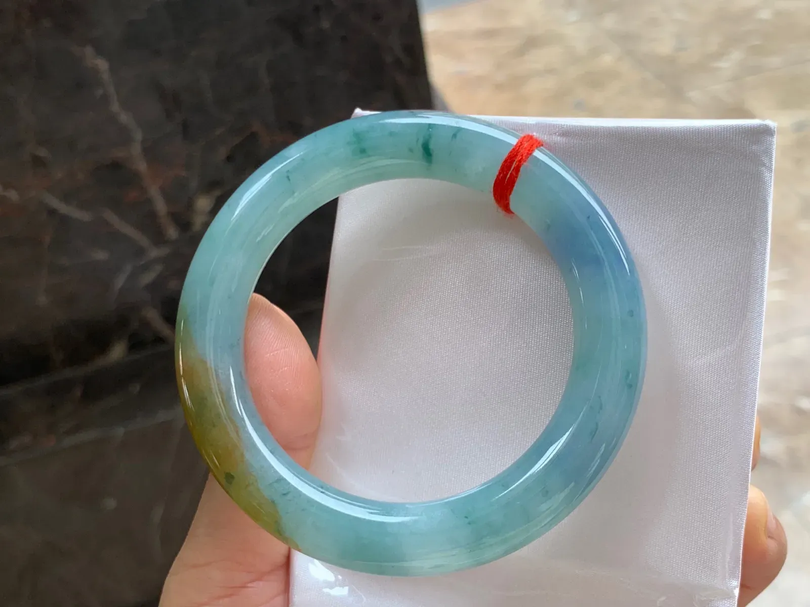 55.5-11.5mm
黄翡飘花圆条手镯 种好水润 颜色搭配特色