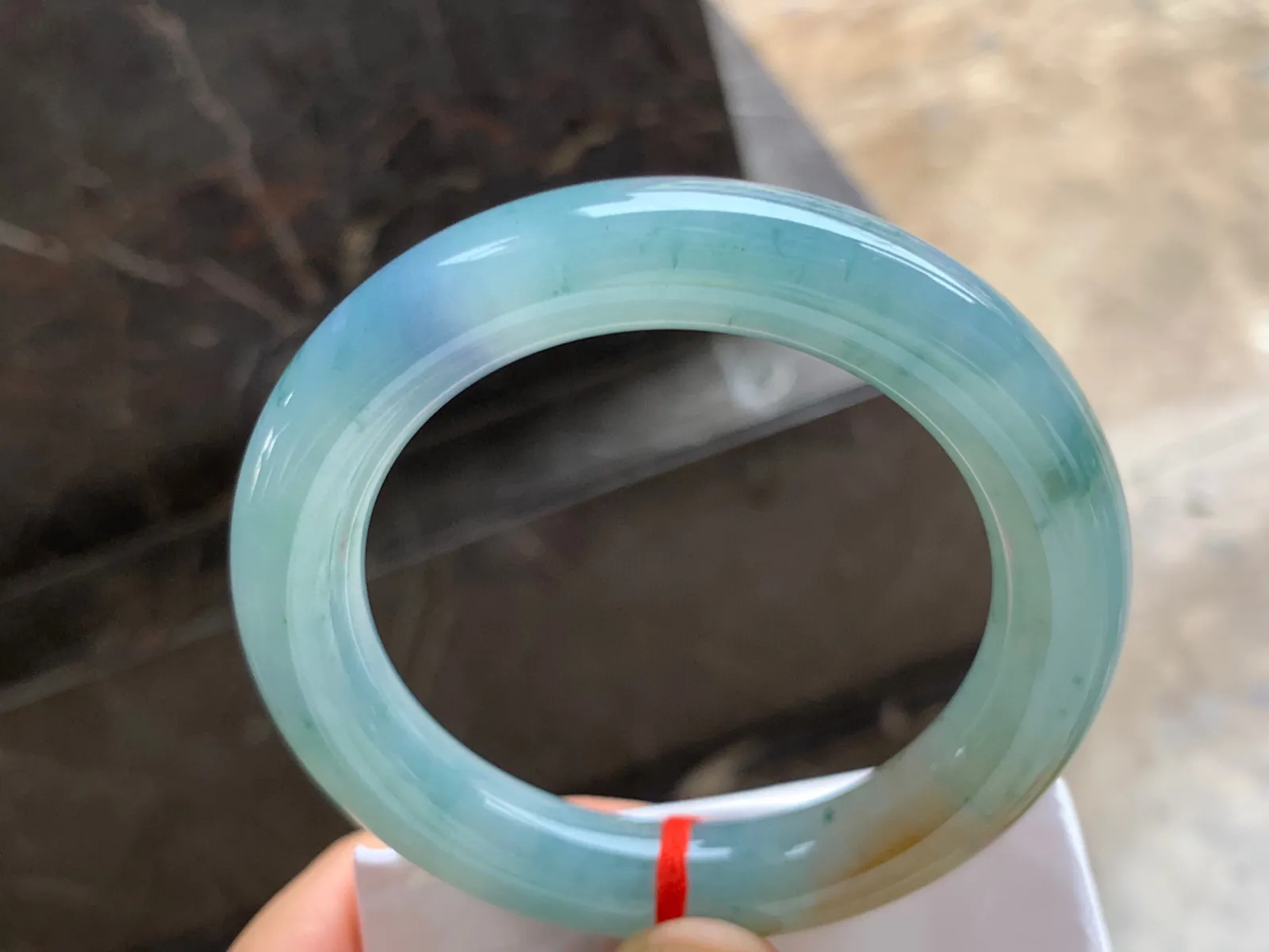 55.5-11.5mm
黄翡飘花圆条手镯 种好水润 颜色搭配特色