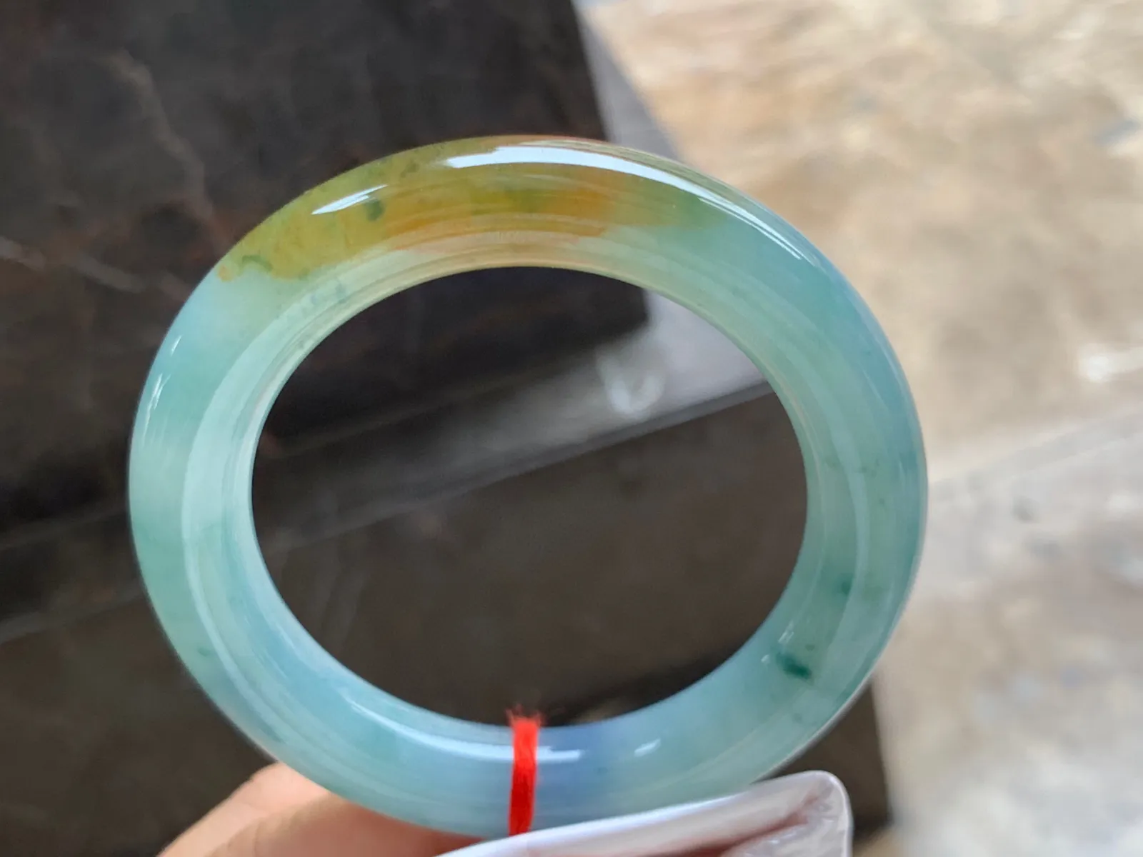 55.5-11.5mm
黄翡飘花圆条手镯 种好水润 颜色搭配特色