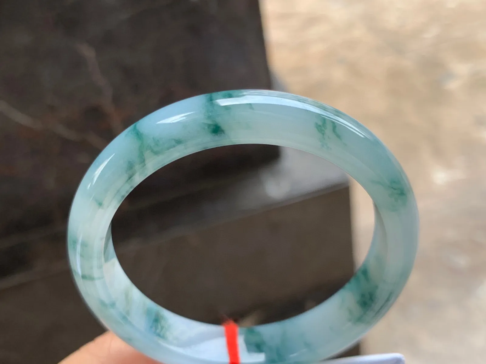 57-12-7.5mm
飘花手镯 底子细腻 花色均匀灵动