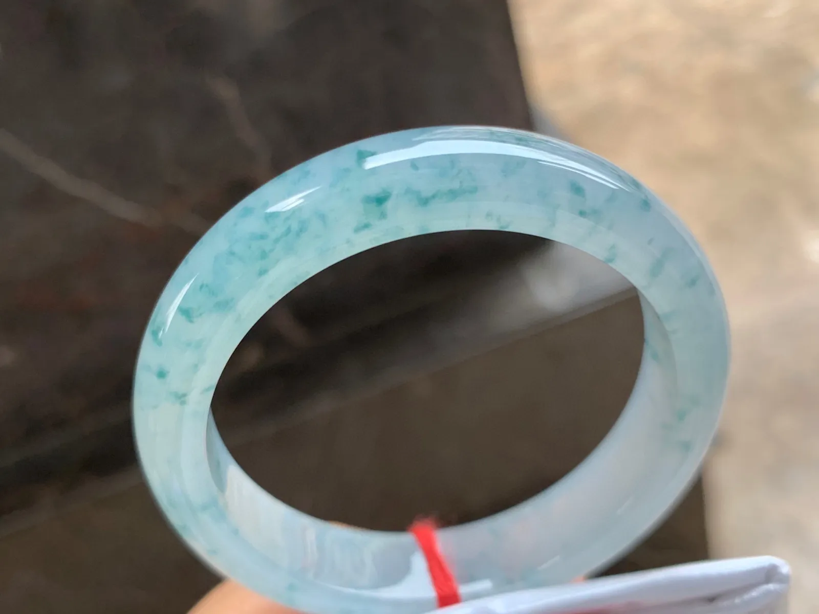 54.5-12.5-8mm
冰种飘花手镯 水润冰透 碎花点缀气质