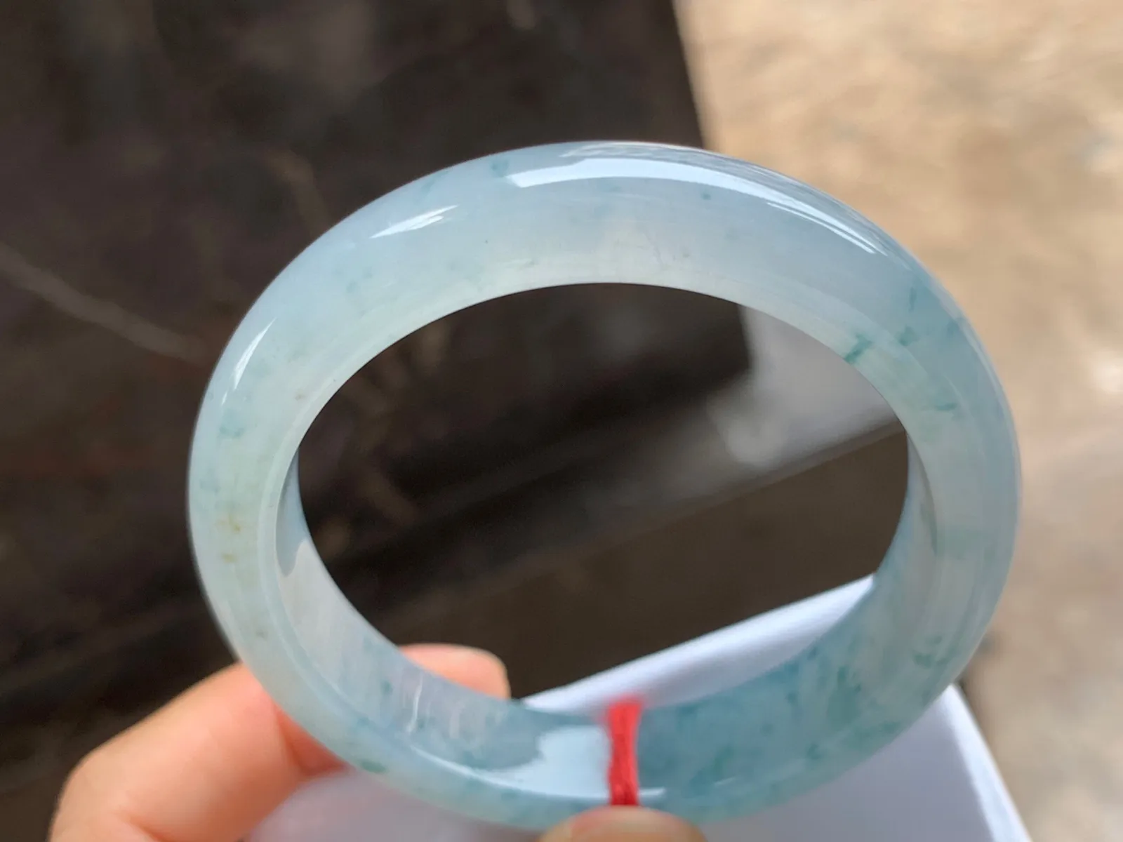 54.5-12.5-8mm
冰种飘花手镯 水润冰透 碎花点缀气质