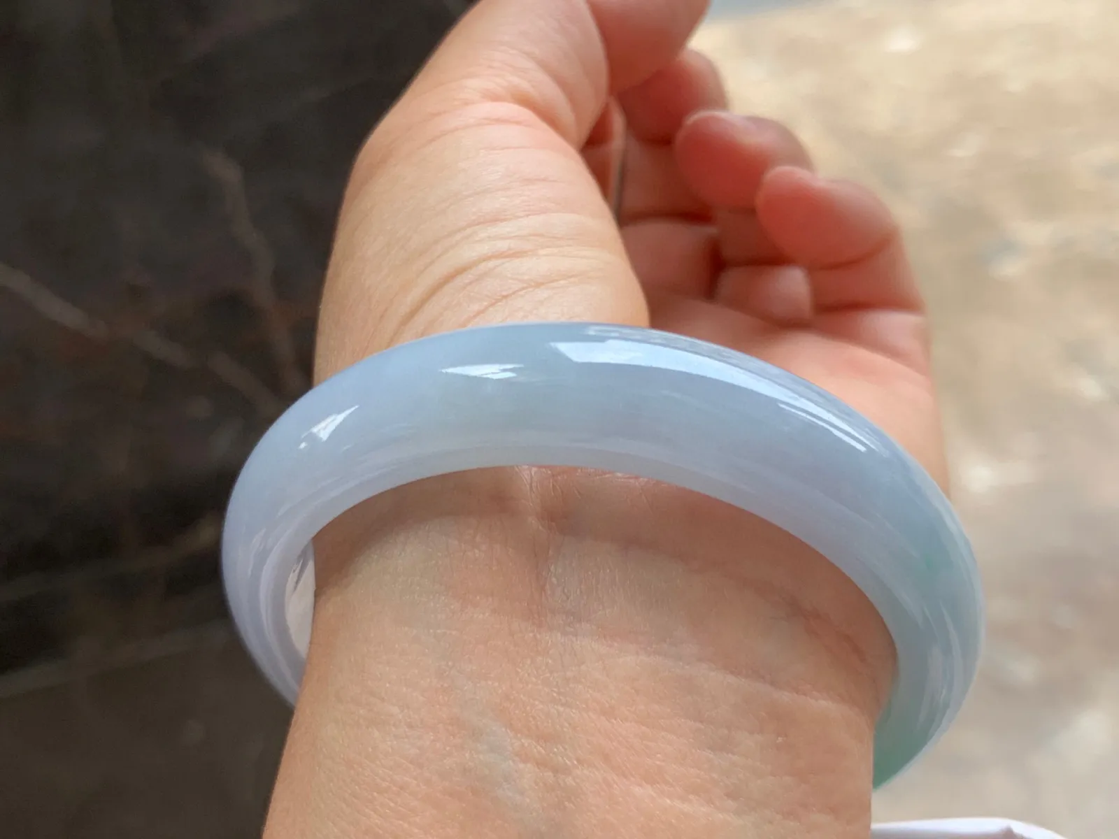 56.5-13-8mm
带色手镯 种好细腻细腻 色阳