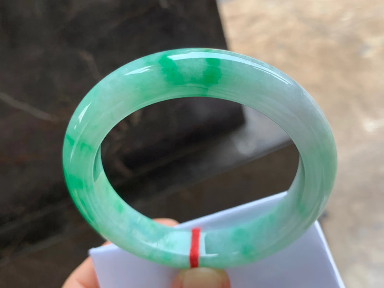 56.5-13-9mm
带色手镯 底子细腻