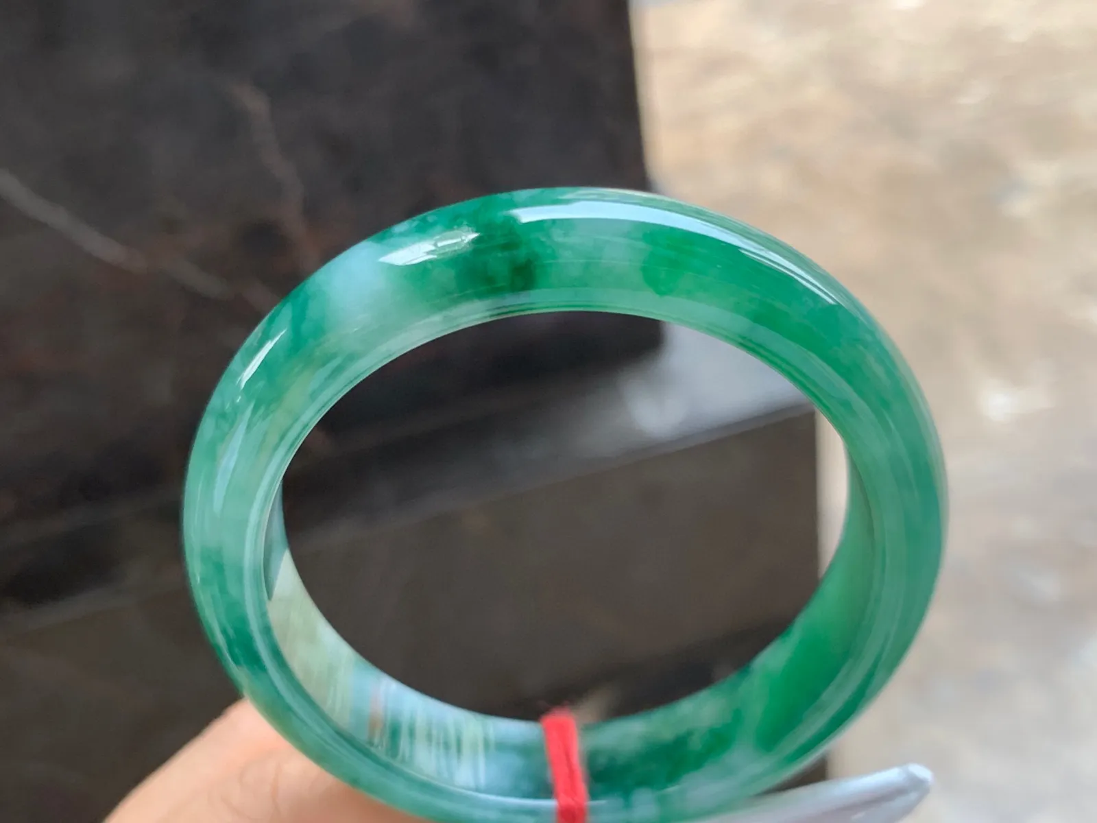 55-13-7.5mm
带色手镯 底子细腻 颜色独特 上手特色