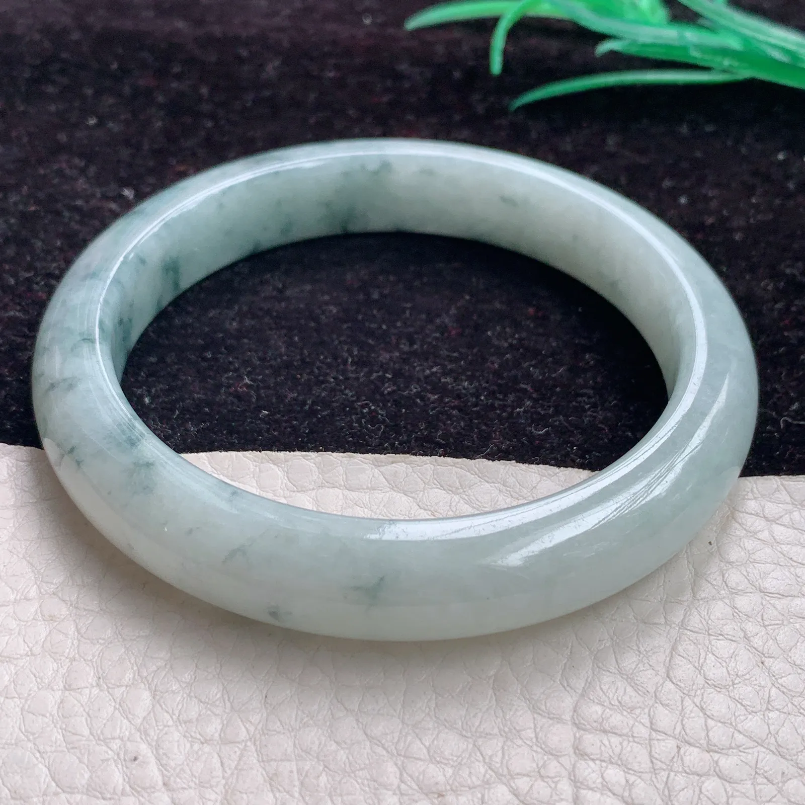 ss自然光61*11.8*9大圈口手镯缅甸A货翡翠飘乌鸡花平安镯 宽边正圈玉镯