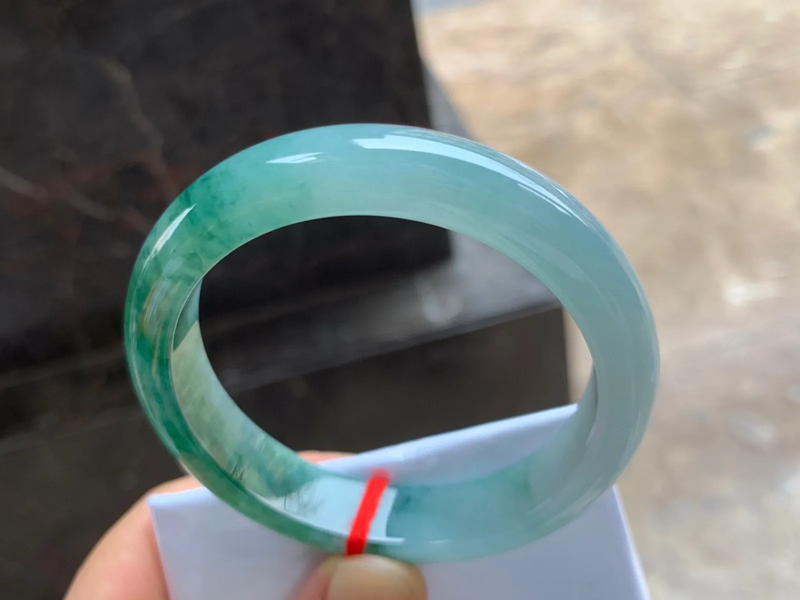 56-13-8mm
飘花手镯 底子细腻 花色漂亮 上手大气