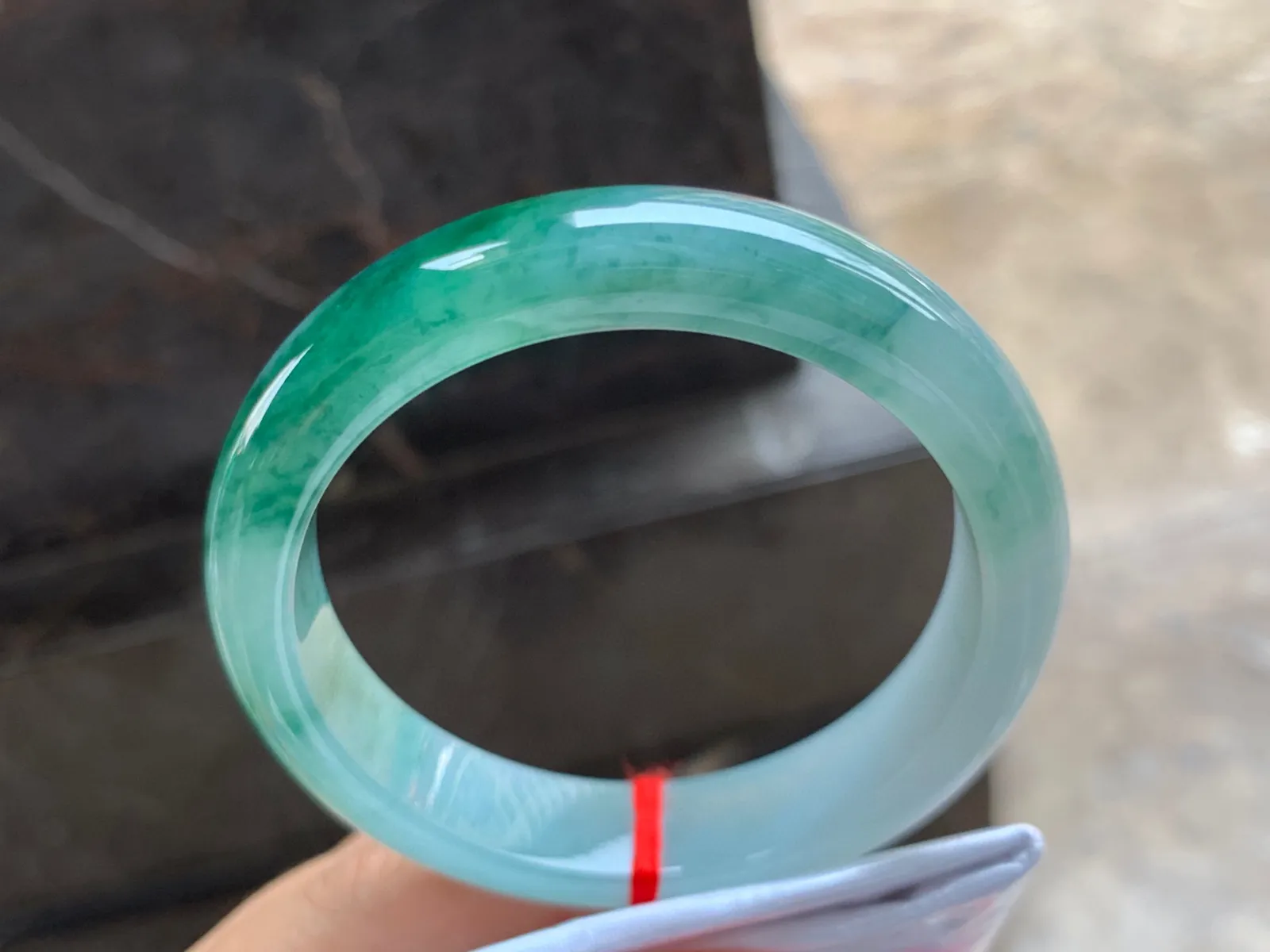 56-13-8mm
飘花手镯 底子细腻 花色漂亮 上手大气