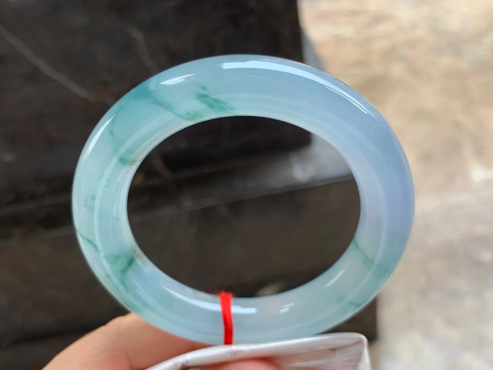 56-13mm
冰种飘花圆条手镯 冰透水润 胶感满满