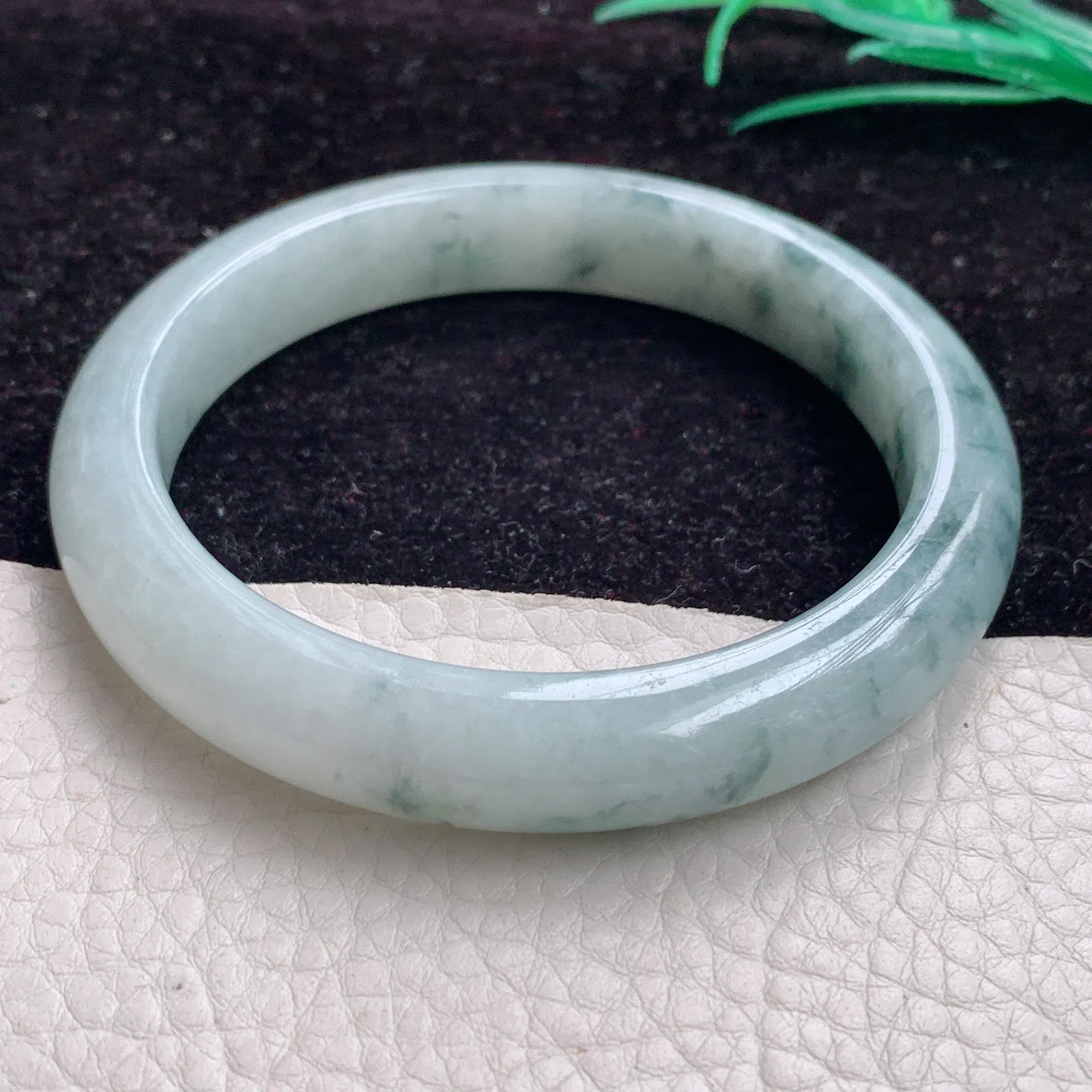 ss自然光61*11.8*9大圈口手镯缅甸A货翡翠飘乌鸡花平安镯 宽边正圈玉镯