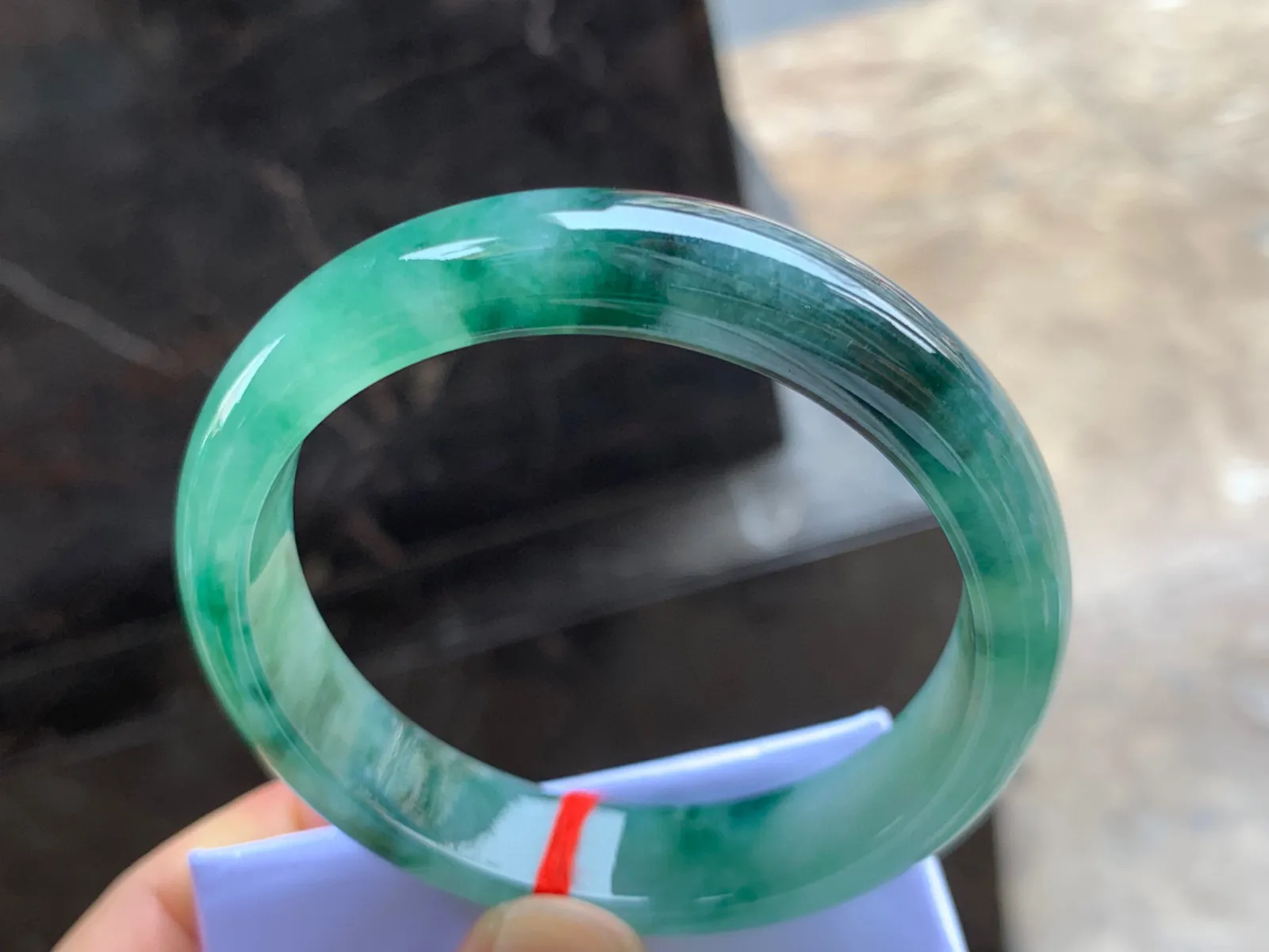 59-13-8mm
飘花手镯 种好水润 花色独特漂亮 大圈口