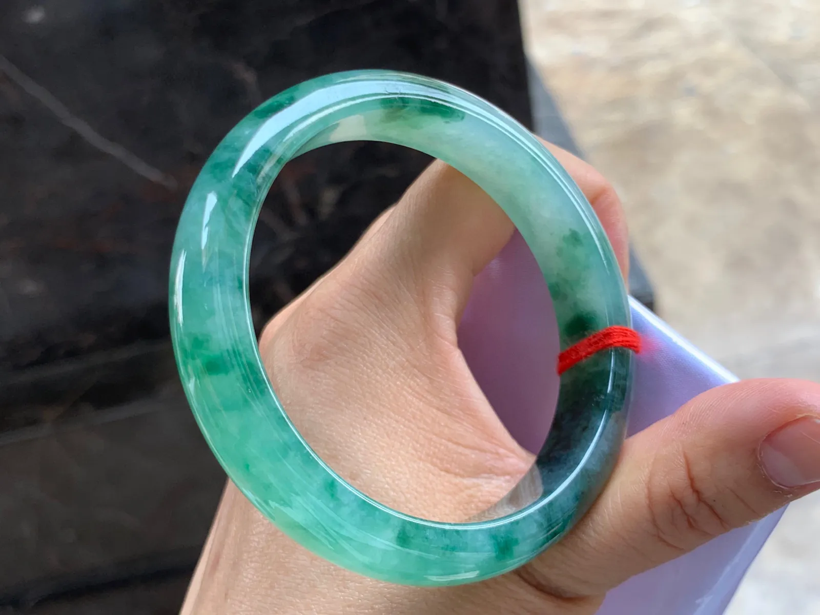59-13-8mm
飘花手镯 种好水润 花色独特漂亮 大圈口