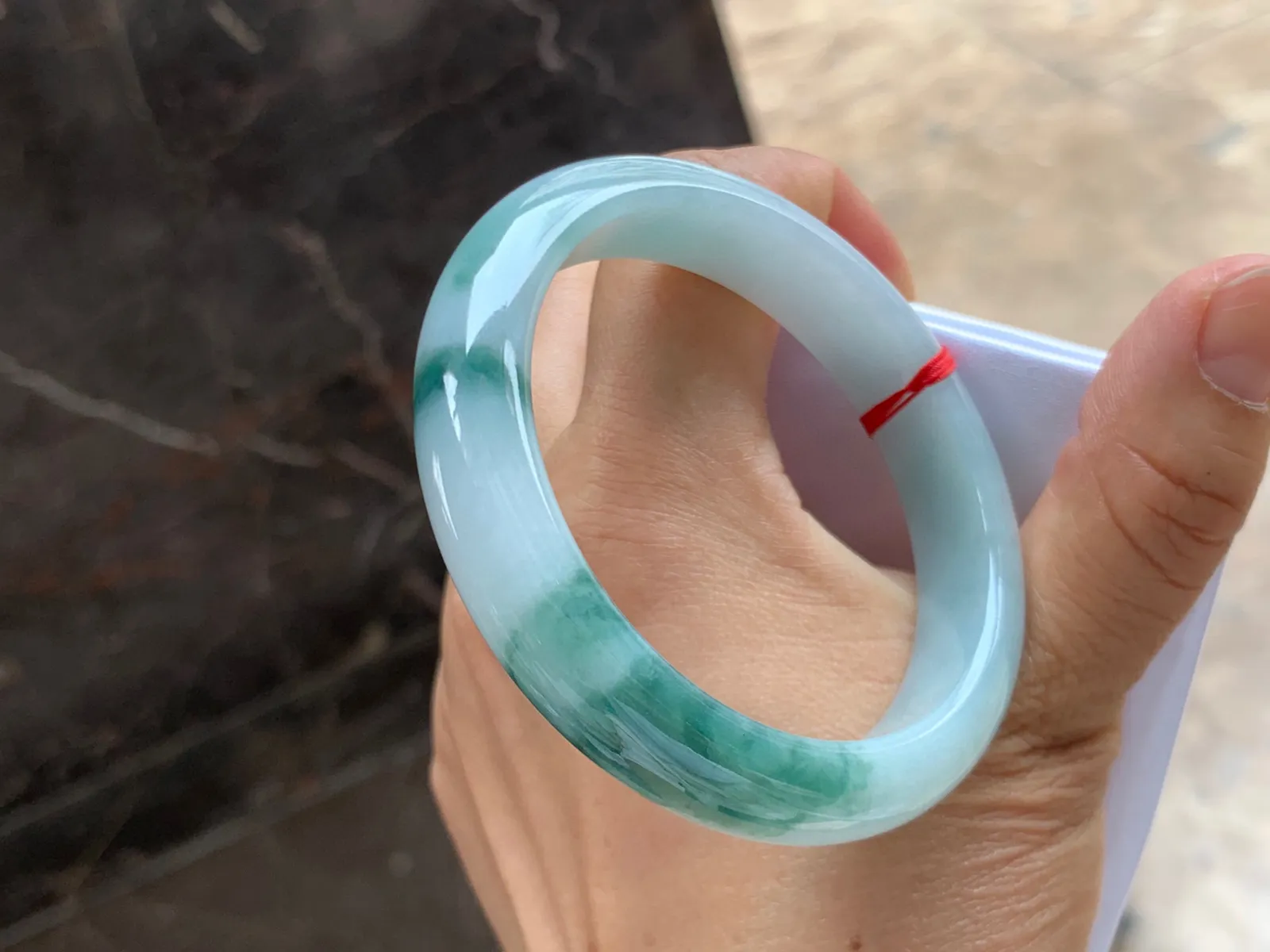 56-12-8mm
飘花手镯 种好细腻干净 性价比不错