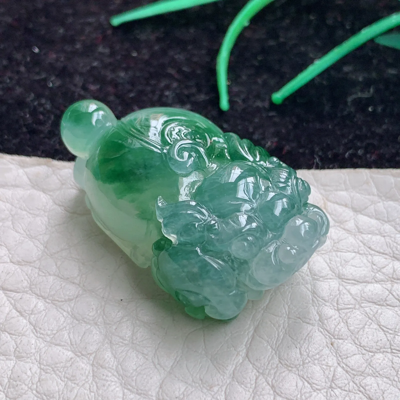 x54实拍33.3*20*13.3翡翠A货冰飘花饱满三脚蟾 招财蟾玉吊坠