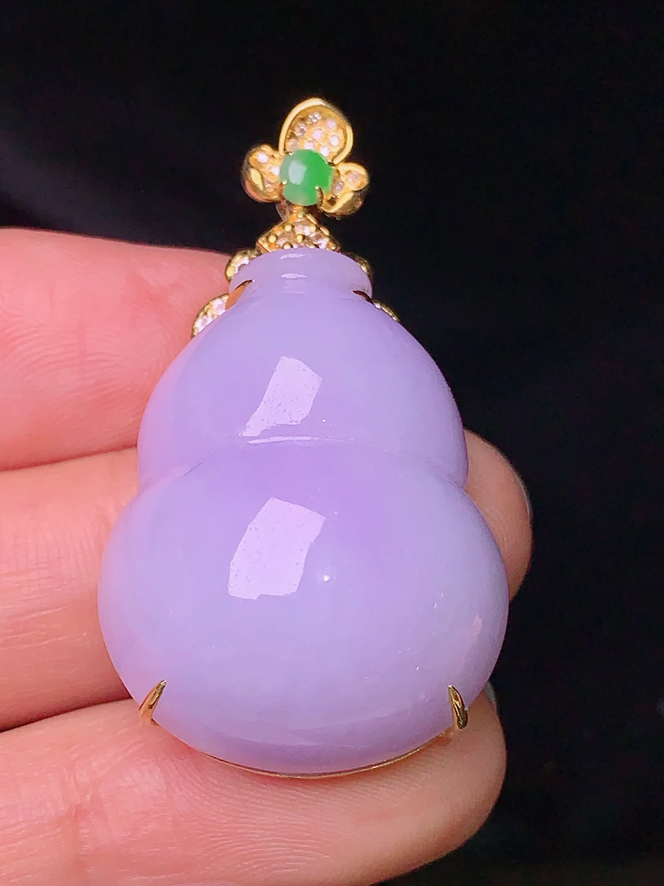 18k金钻镶嵌紫罗兰葫芦吊坠 玉质细腻 色泽清新艳丽 整体尺寸40.3*22*12.8