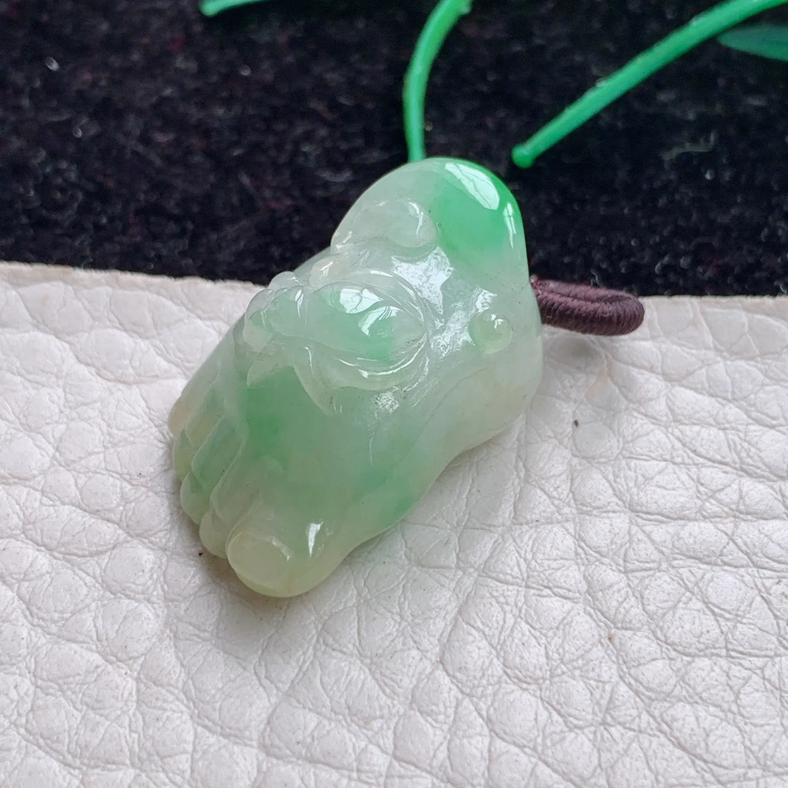 x54实拍27*16.5*14翡翠A货胶感饱满三彩知足常乐 小脚丫玉吊坠
