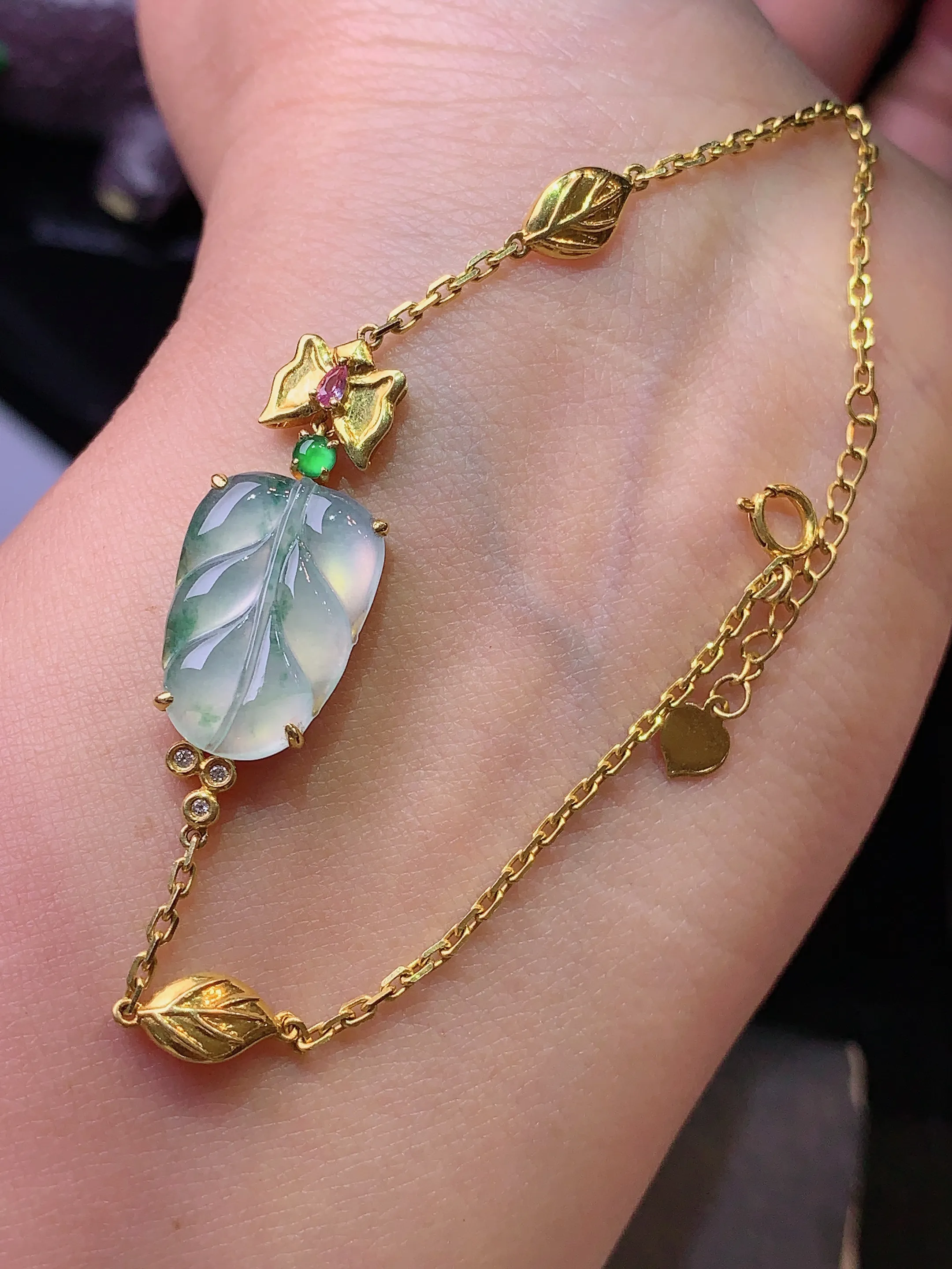 18k金镶嵌冰种树叶手链 玉质细腻 色泽清新艳丽 裸石尺寸16*11.1*2.6