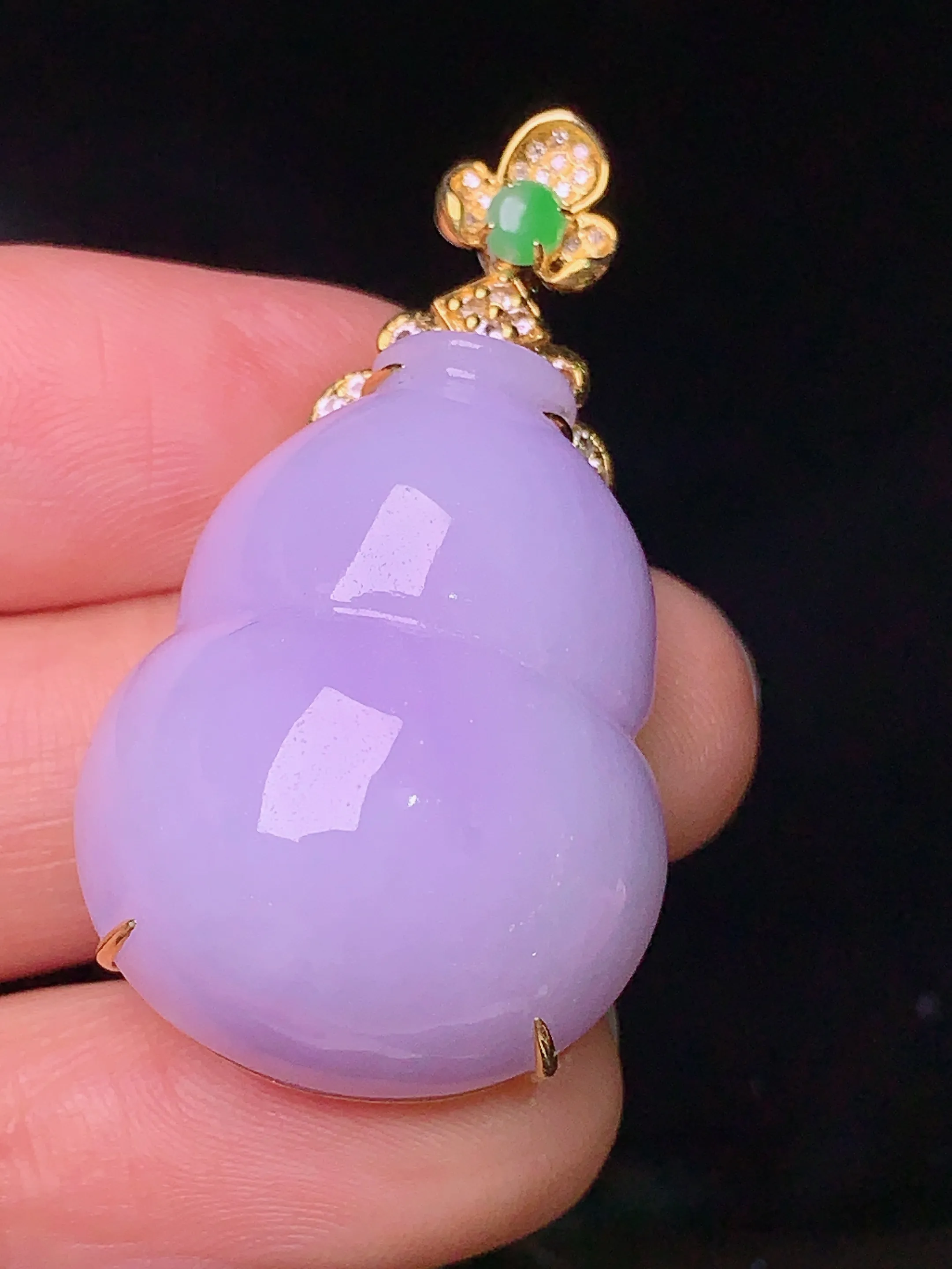 18k金钻镶嵌紫罗兰葫芦吊坠 玉质细腻 色泽清新艳丽 整体尺寸40.3*22*12.8