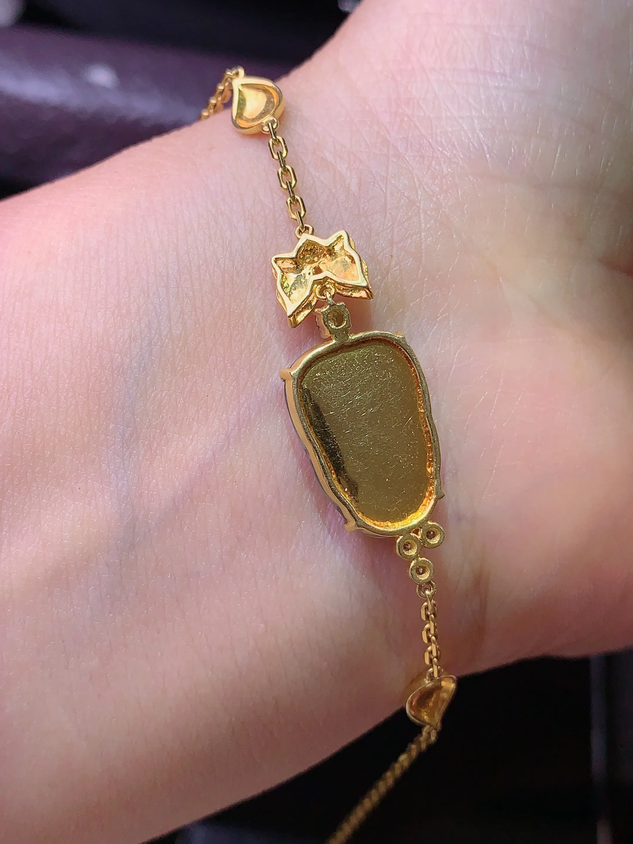 18k金镶嵌冰种树叶手链 玉质细腻 色泽清新艳丽 裸石尺寸16*11.1*2.6