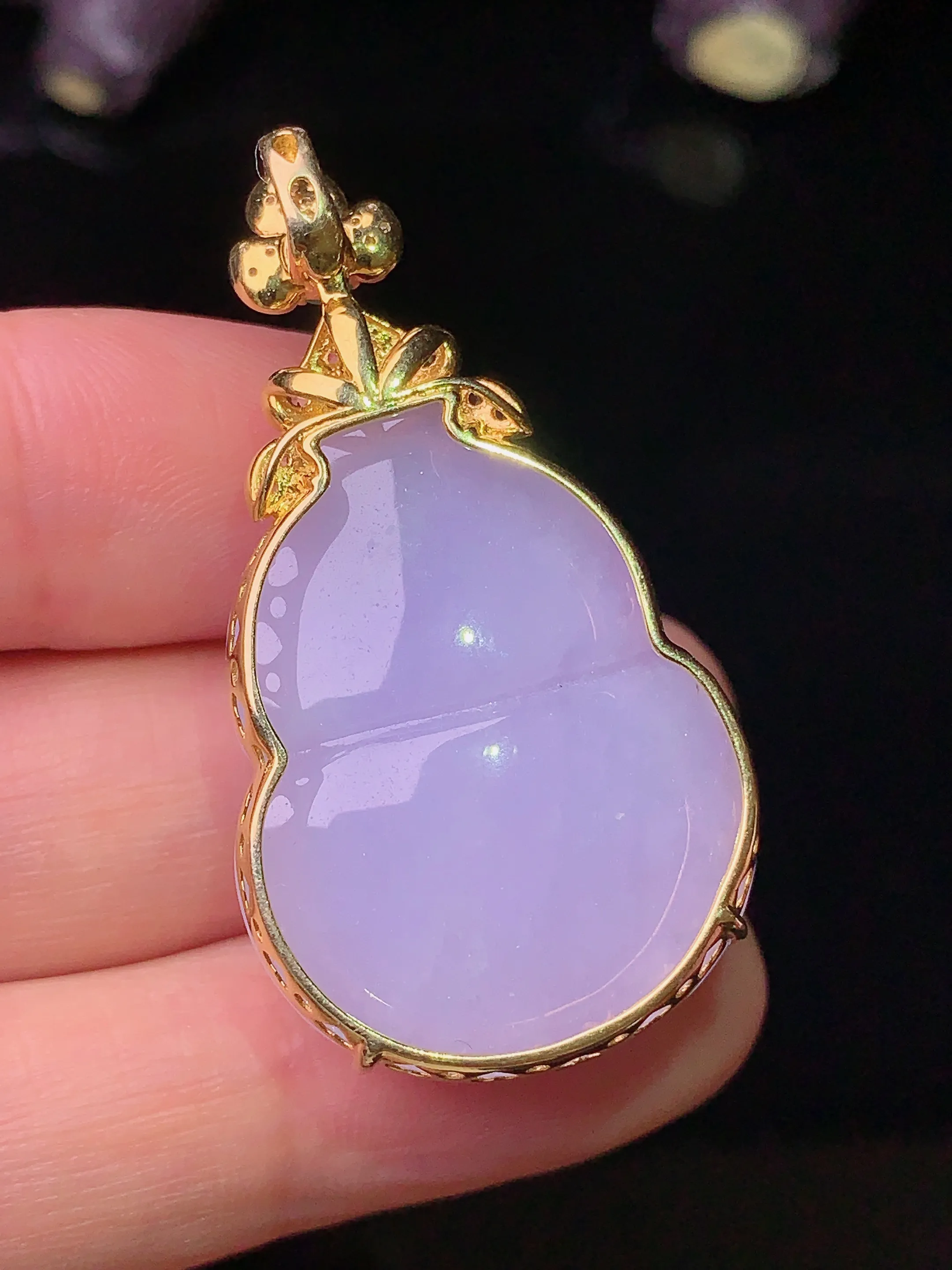 18k金钻镶嵌紫罗兰葫芦吊坠 玉质细腻 色泽清新艳丽 整体尺寸40.3*22*12.8
