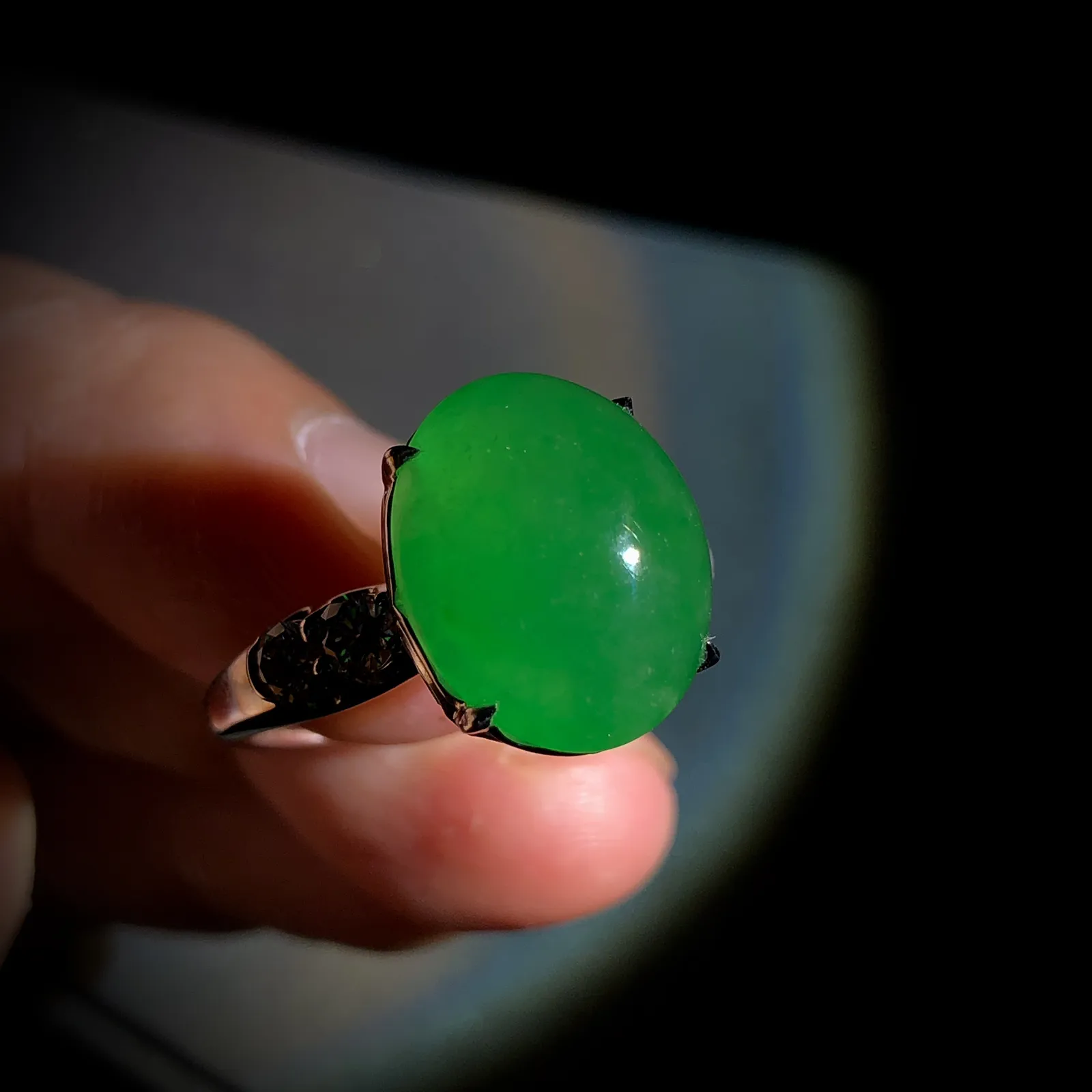 绿戒指，裸石14.6-12-7mm，
14#，18K金，南非钻，。