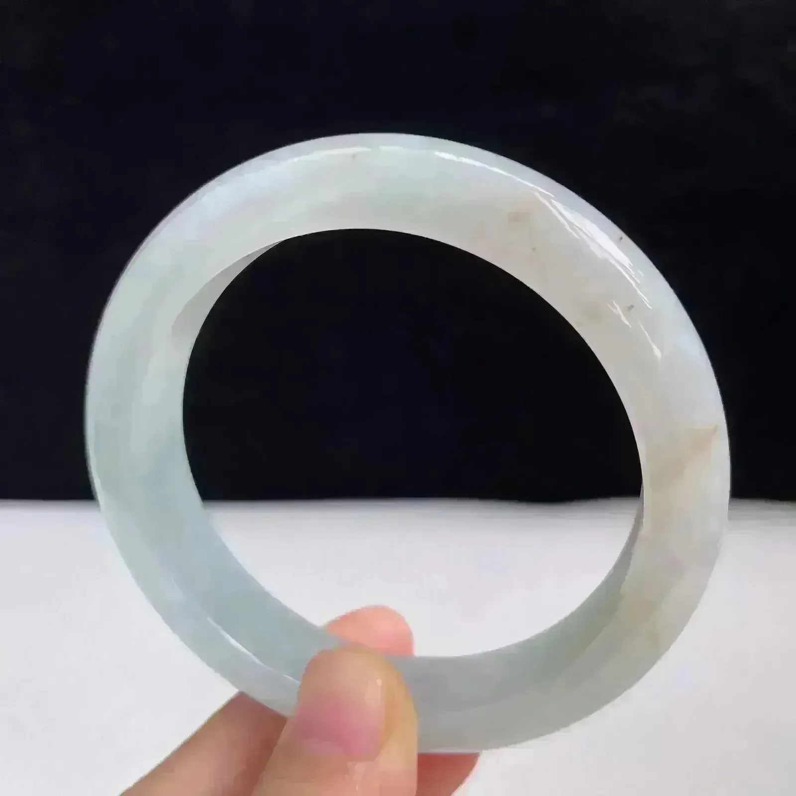 玉镯天然翡翠淡绿好种水55.3mm正圈手镯 54.65克