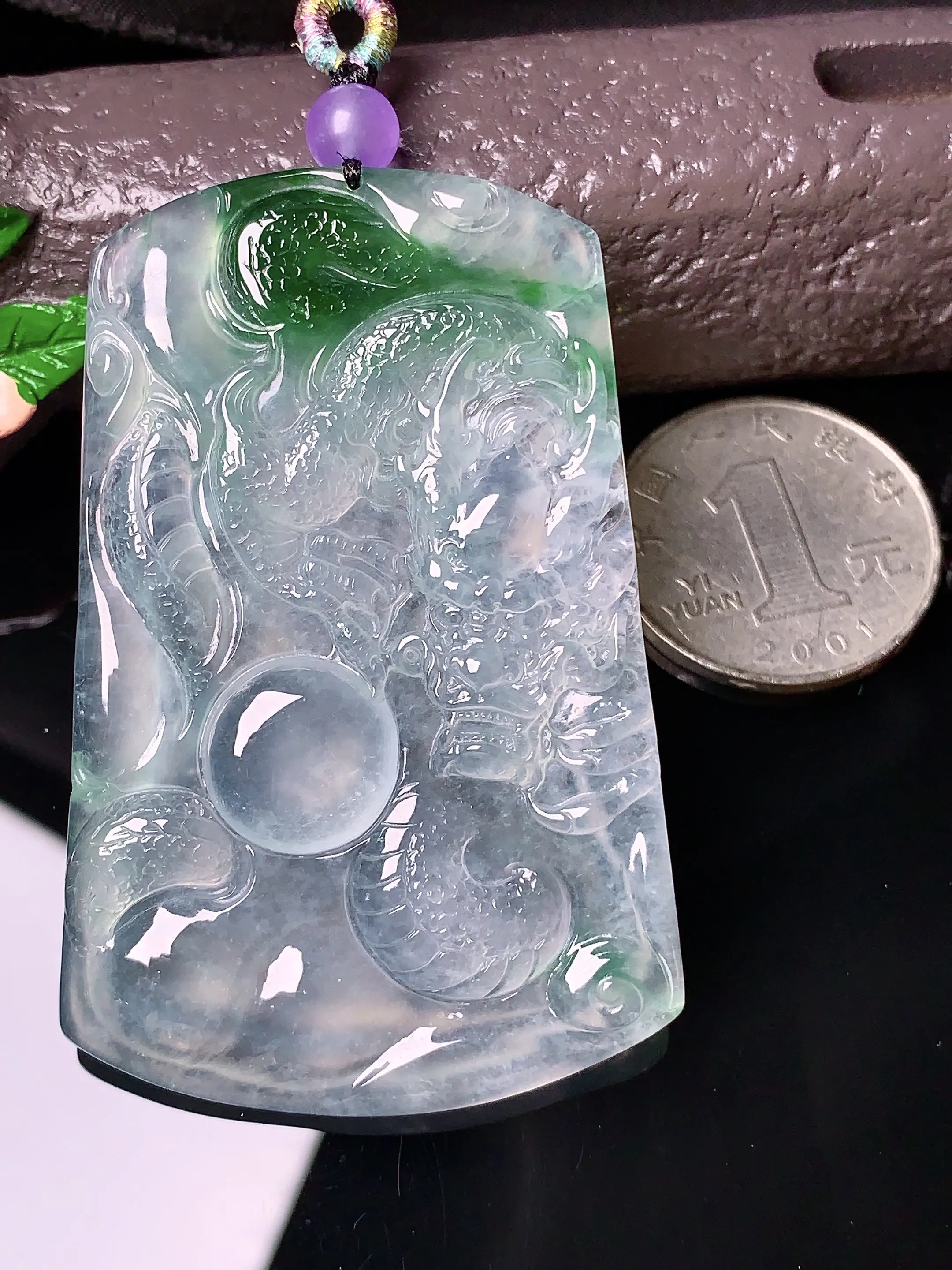 冰种飘绿龙牌吊坠 玉质细腻 色泽清新艳丽 整体尺寸61*39.6*5.8
