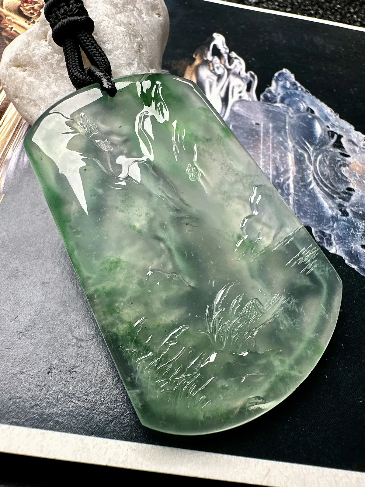 【玻璃种飘绿山水】种地很不错，冰感十足，通透度好，画面感强烈，稀有的好山水