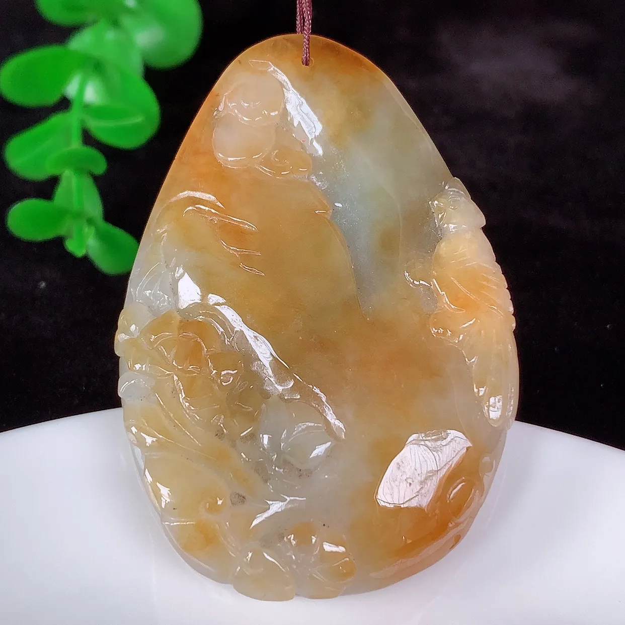 自然光实拍，冰润冰糯种红翡翡翠喜上眉梢吊坠，种老水足，翠色灵动，寓意美好， 佩戴时尚出众！#46.2
