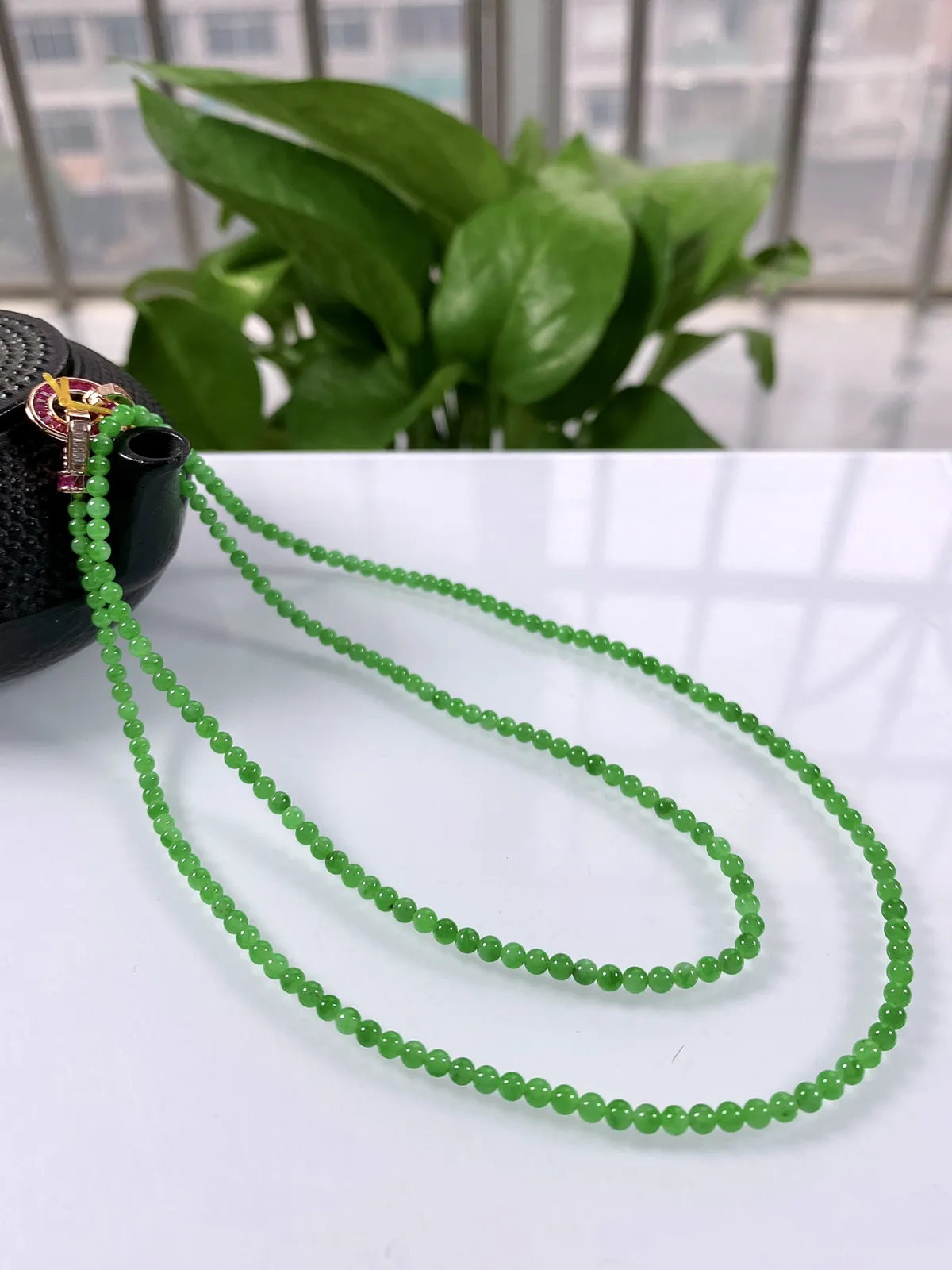 缅甸天然翡翠A货，冰种满绿正阳绿小米圆珠项链手链，尺寸：2.7mm/205颗，长度525mm，重量：8.06g
