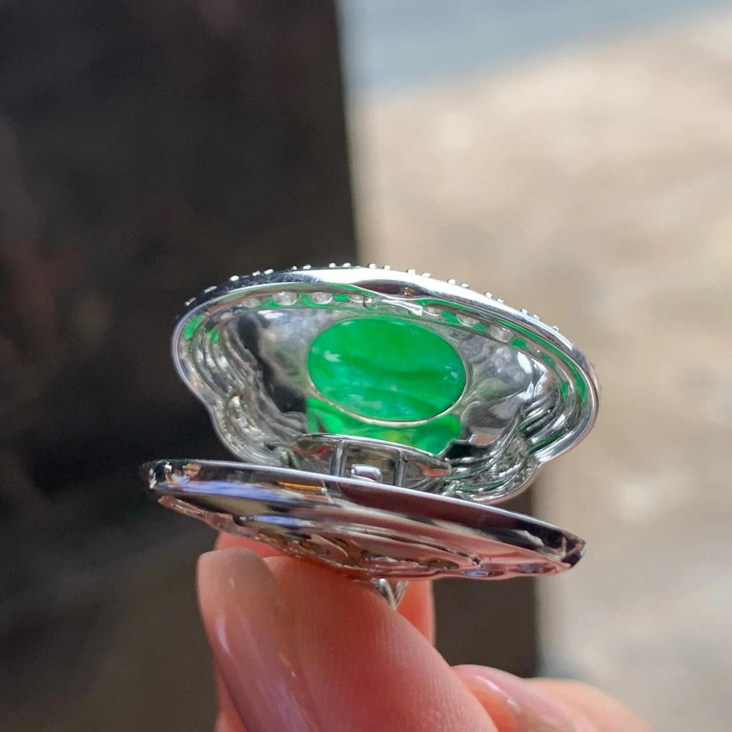 冰种阳绿坐佛
真金镶嵌 精致