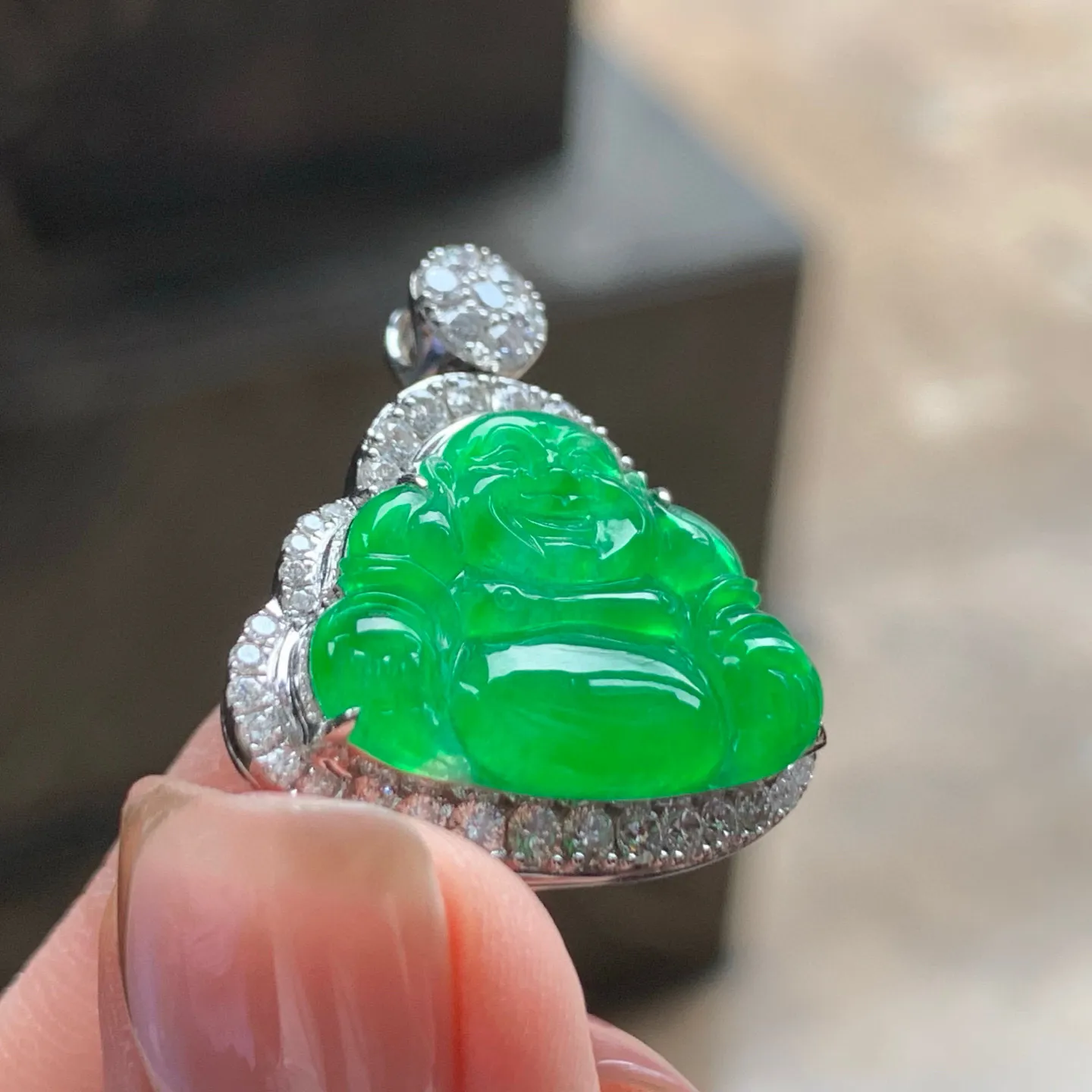 冰种阳绿坐佛
真金镶嵌 精致