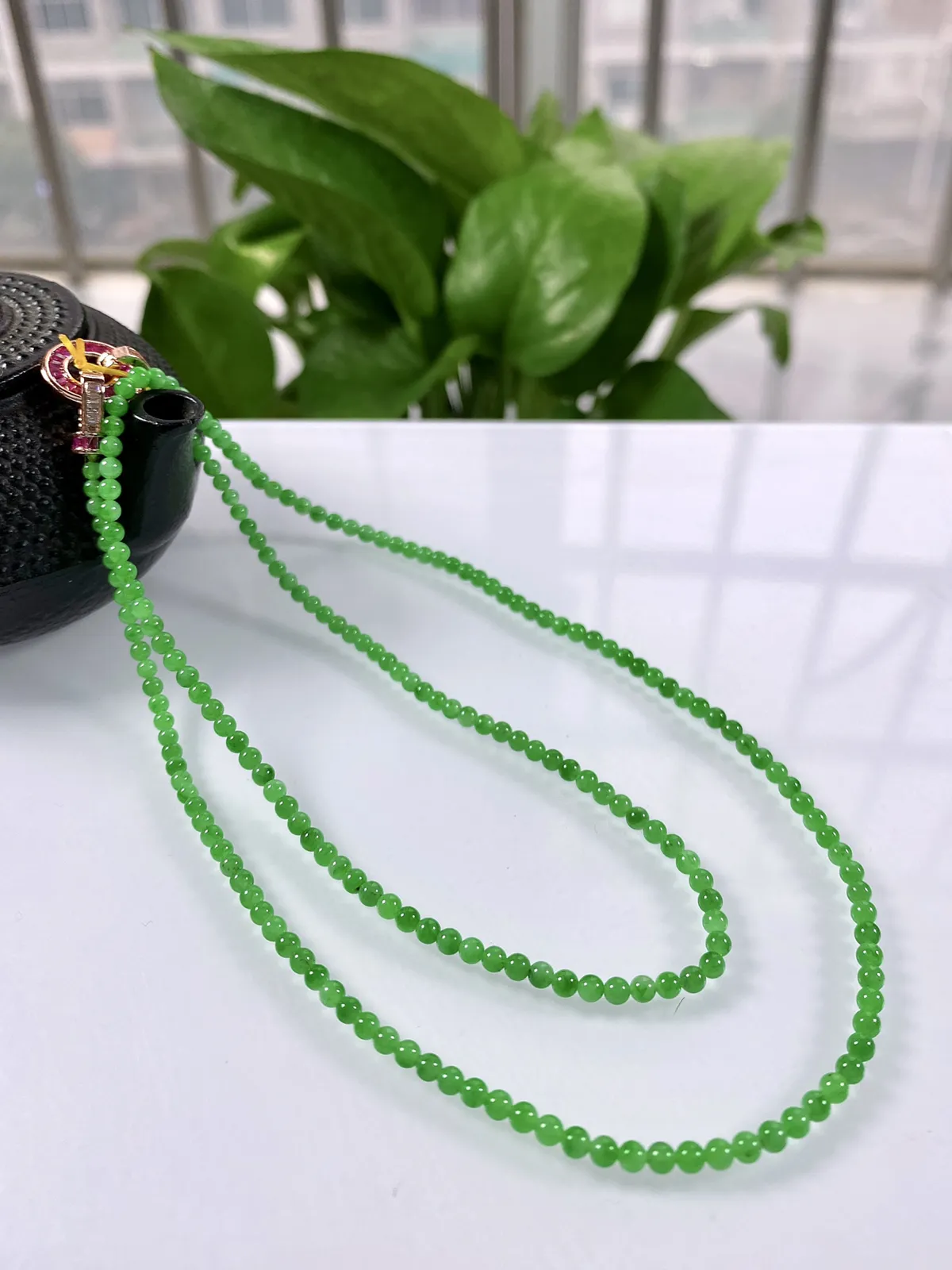 缅甸天然翡翠A货，冰种满绿正阳绿小米圆珠项链手链，尺寸：2.7mm/205颗，长度525mm，重量：8.06g