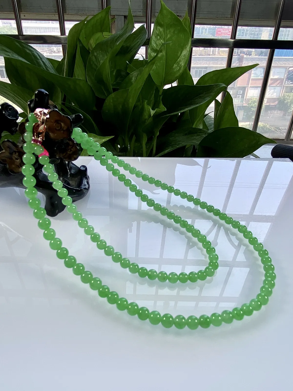 收藏级别，缅甸天然翡翠A货，卡5.4高冰种起光起胶满绿晴阳绿塔珠圆珠项链手链，尺寸：大珠5.4mm，小珠4.5mm，共128颗，长度600mm，重量：26.24g