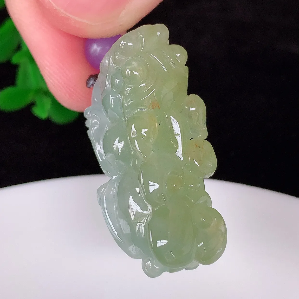 自然光实拍，冰润黄翡翡翠招财貔貅吊坠，民间有“一摸貔貅运程旺盛，再摸貔貅财运滚滚，三摸貔貅平步青云 ”的 美好祝愿。#57.29