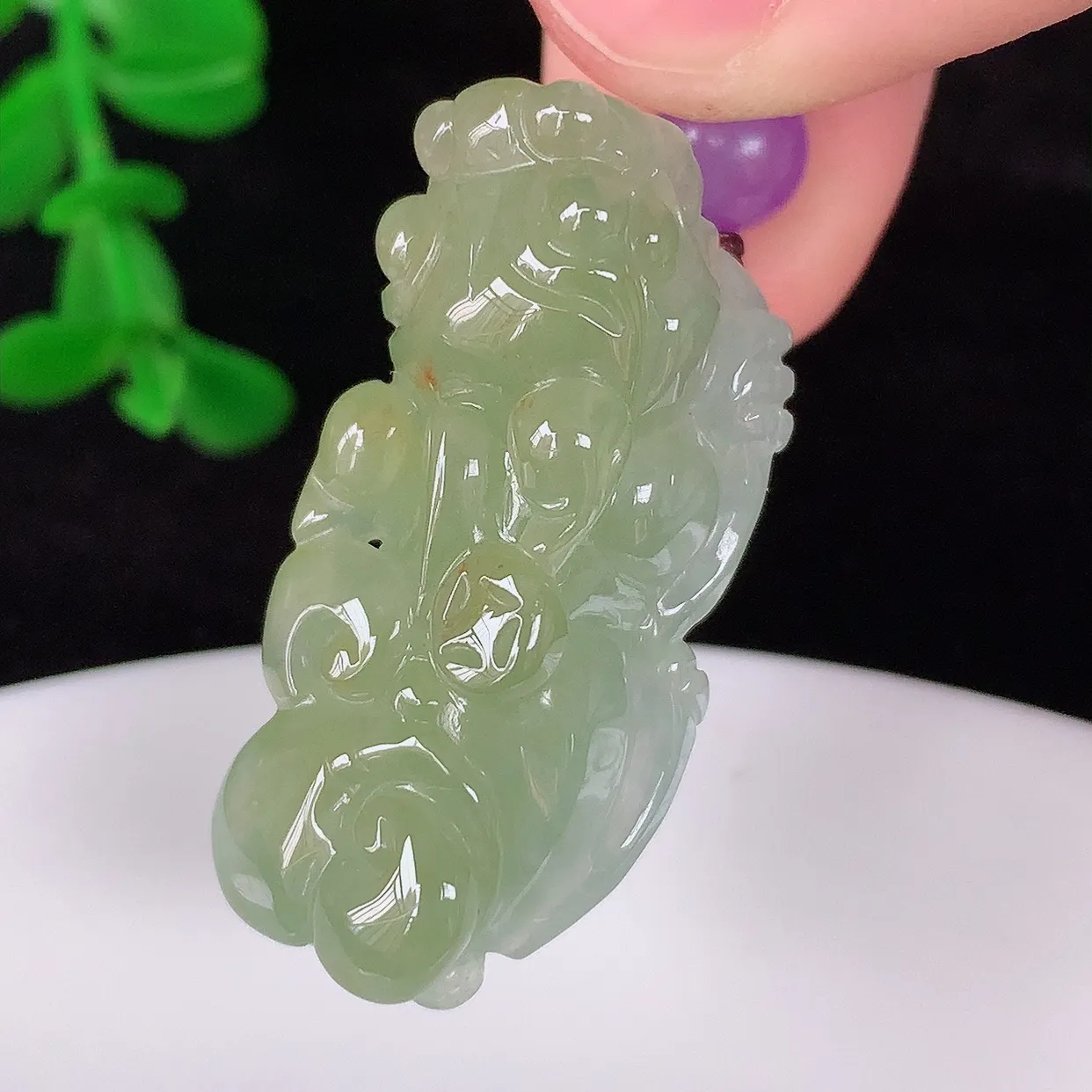 自然光实拍，冰润黄翡翡翠招财貔貅吊坠，民间有“一摸貔貅运程旺盛，再摸貔貅财运滚滚，三摸貔貅平步青云 ”的 美好祝愿。#57.29