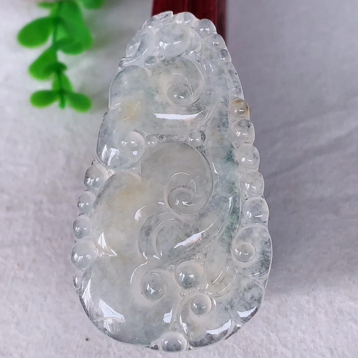 自然光实拍，大件冰种黄翡翡翠如意吊坠，翡翠如意，上身效果非常美，饱满大气，工艺美，万事如意， 如意一生 #46.29
