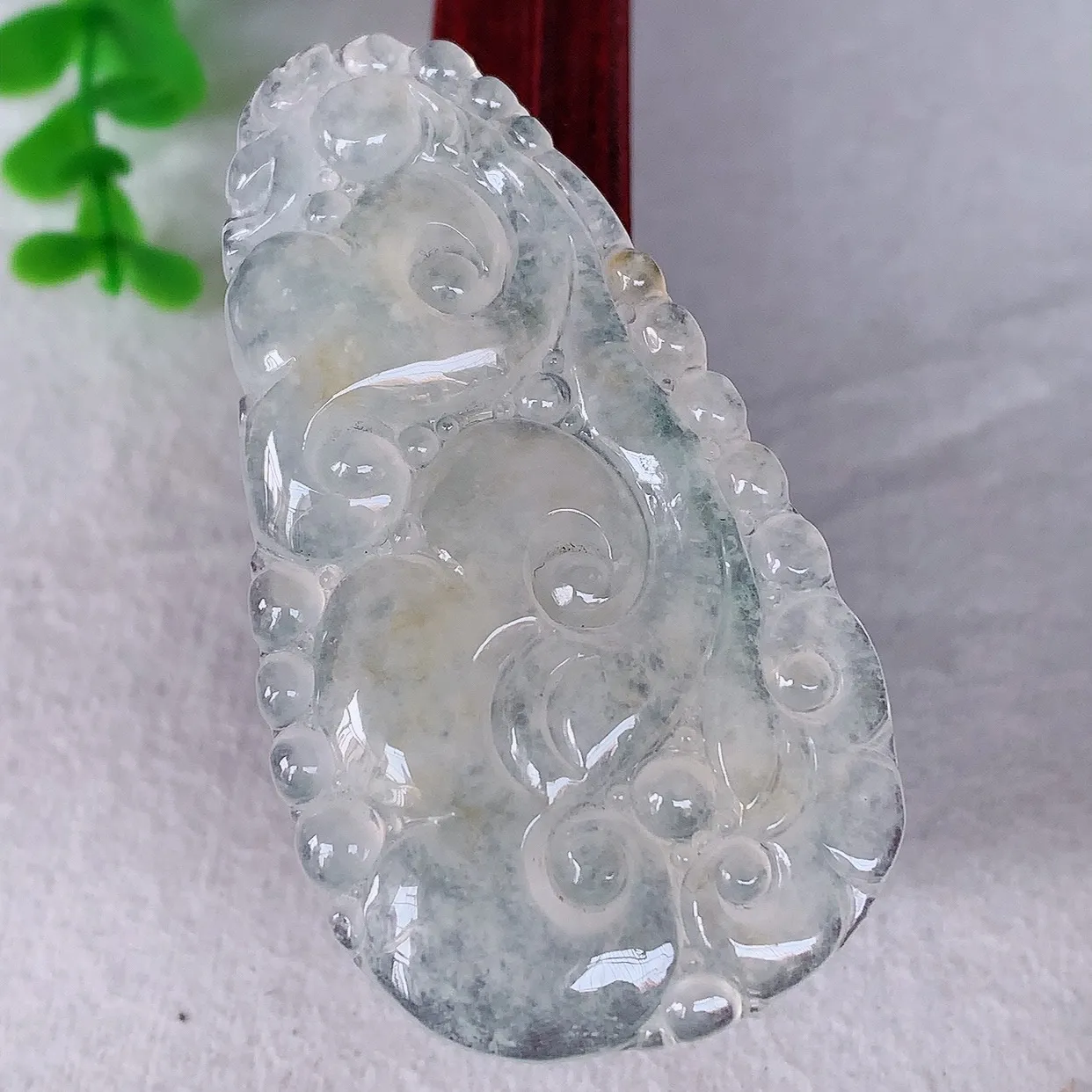 自然光实拍，大件冰种黄翡翡翠如意吊坠，翡翠如意，上身效果非常美，饱满大气，工艺美，万事如意， 如意一生 #46.29