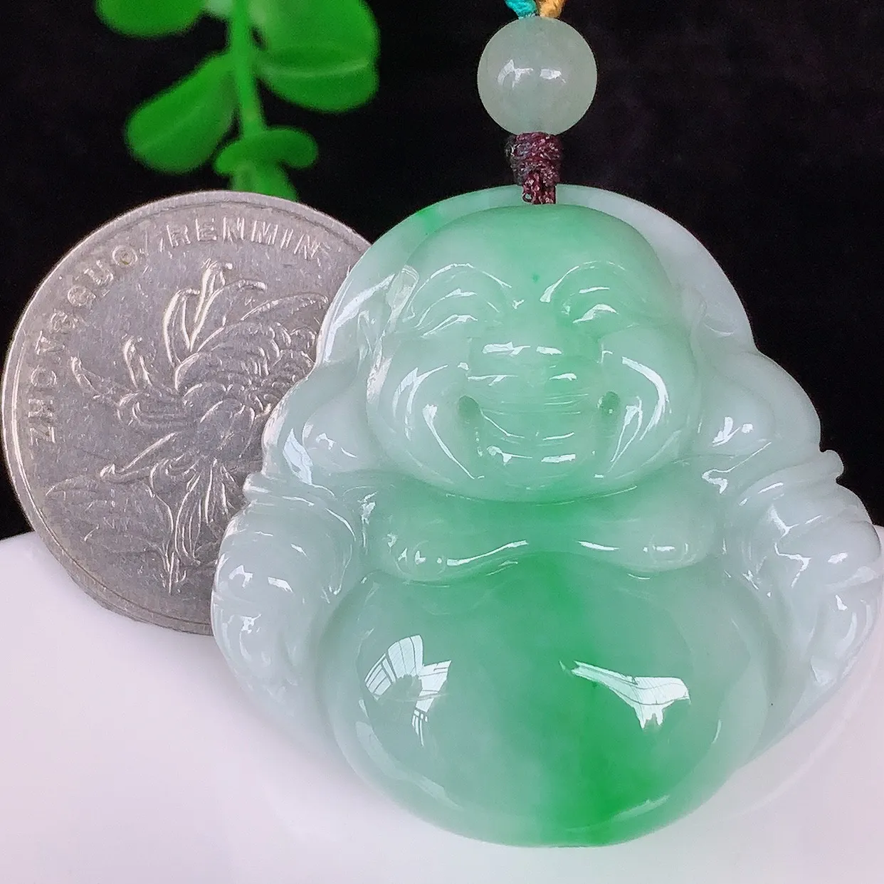 自然光实拍，厚装冰润冰糯种飘阳绿翡翠佛公吊坠，饱满， 佛公亦保平安，寓意有福（佛公）相伴，配戴优雅迷人！#46.3