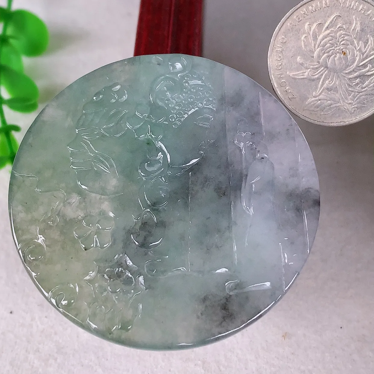 自然光实拍，冰润冰种乌鸡种翡翠一念之间吊坠，种老水足，翠色灵动，寓意美好， 佩戴时尚出众！#60.29