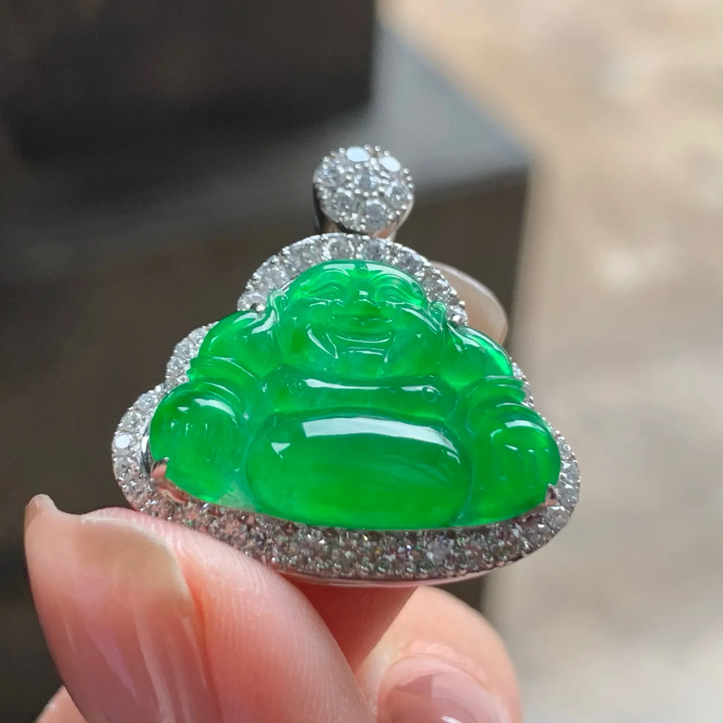 冰种阳绿坐佛
真金镶嵌 精致
