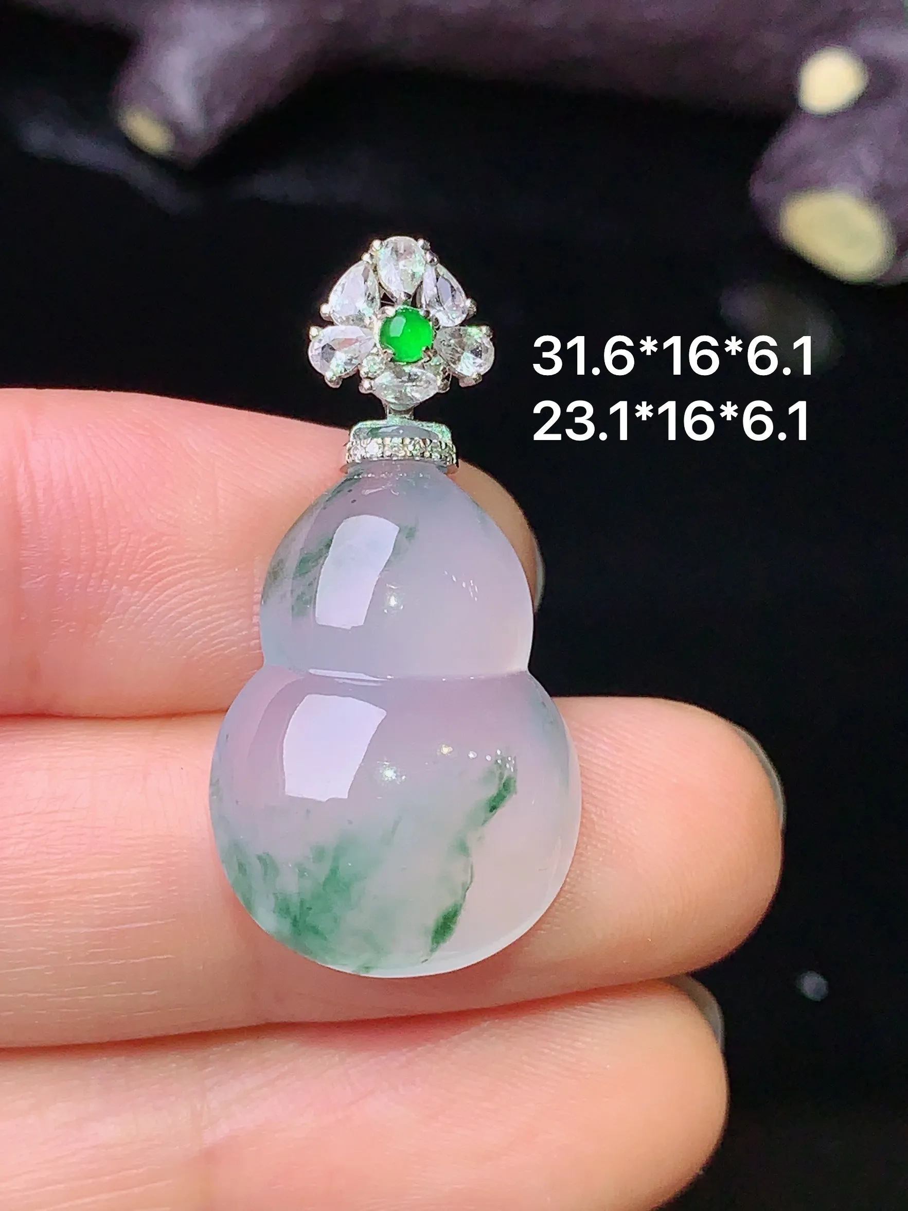 18k金钻镶嵌冰种葫芦吊坠 玉质细腻 色泽清新艳丽 整体尺寸31.6*16*6.1