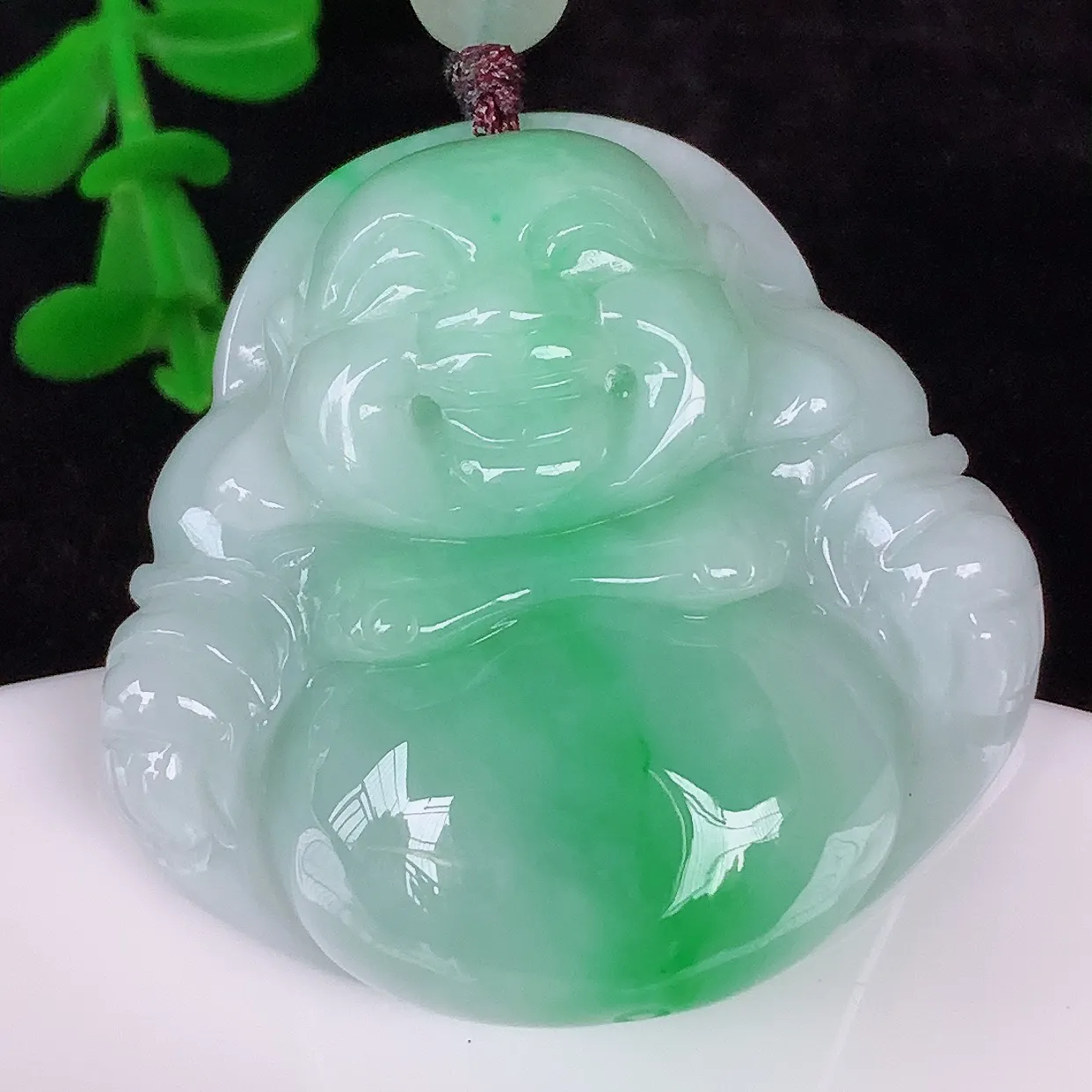 自然光实拍，厚装冰润冰糯种飘阳绿翡翠佛公吊坠，饱满， 佛公亦保平安，寓意有福（佛公）相伴，配戴优雅迷人！#46.3