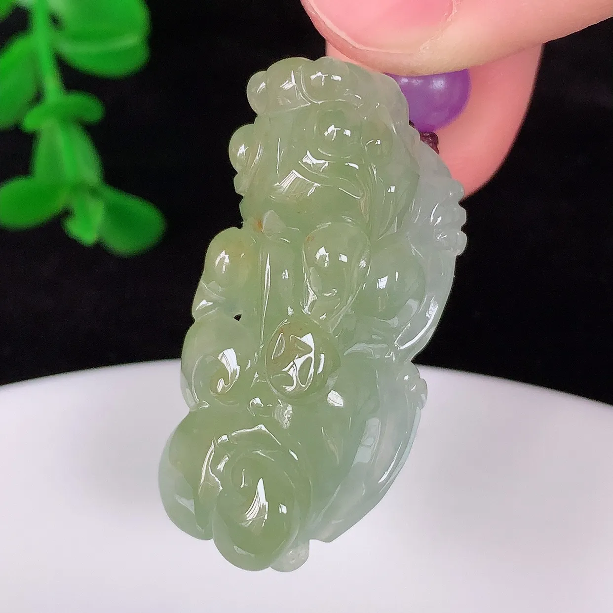 自然光实拍，冰润黄翡翡翠招财貔貅吊坠，民间有“一摸貔貅运程旺盛，再摸貔貅财运滚滚，三摸貔貅平步青云 