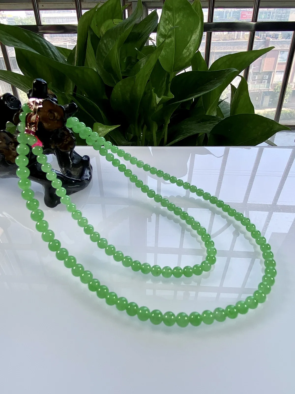 收藏级别，缅甸天然翡翠A货，卡5.4高冰种起光起胶满绿晴阳绿塔珠圆珠项链手链，尺寸：大珠5.4mm，小珠4.5mm，共128颗，长度600mm，重量：26.24g
