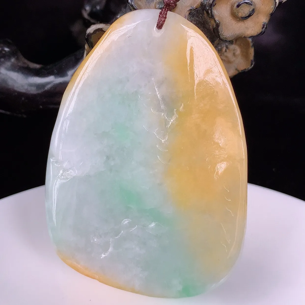 自然光实拍，厚装冰润冰糯种双彩黄加绿翡翠山水牌吊坠，翡翠山水，立体生动形象，山水素材布局合理，意境感佳，佩戴上身效果更高贵 #41.3