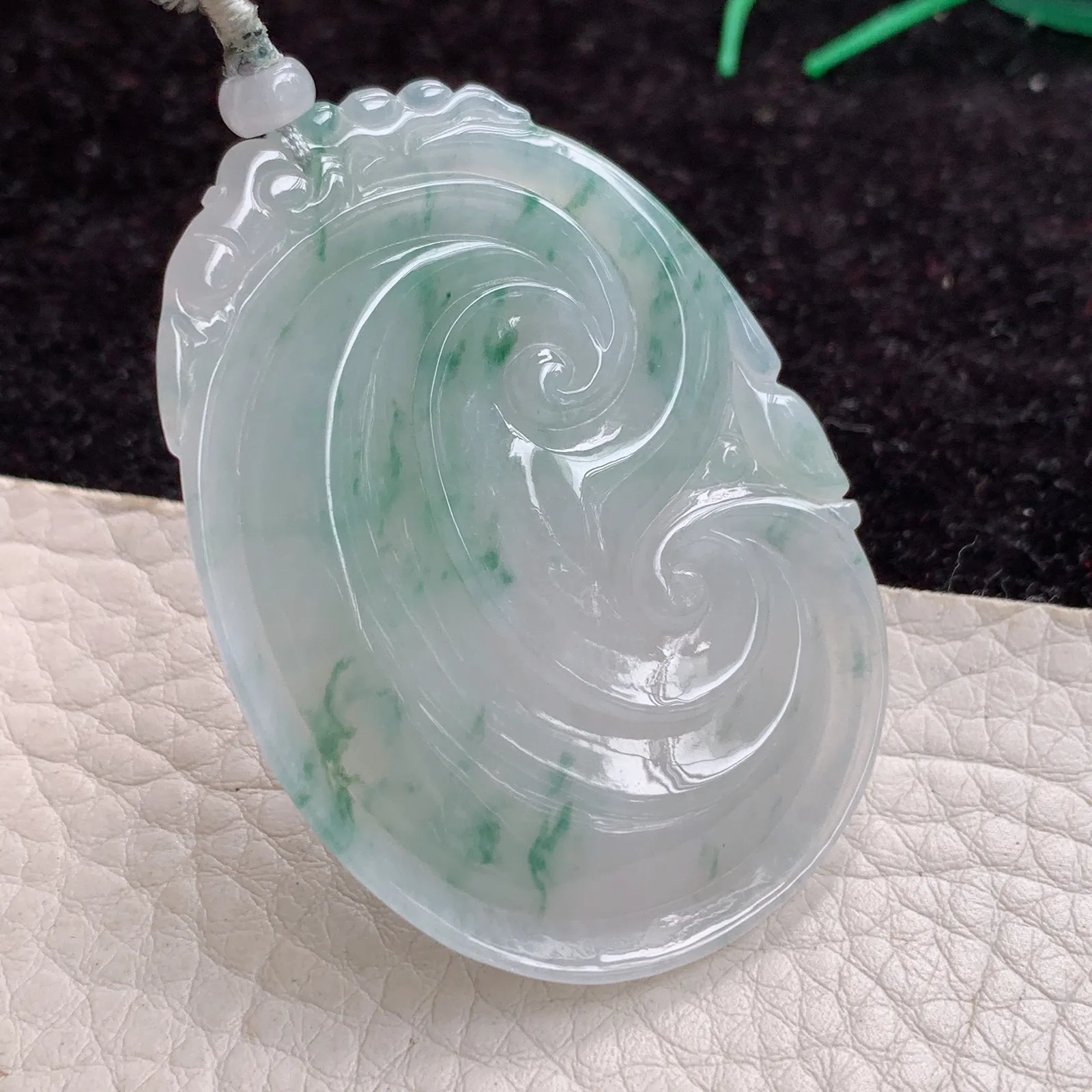 lz实拍50.8*37.8*6.5缅甸翡翠A货飘花大如意吊坠 事事顺心颈坠