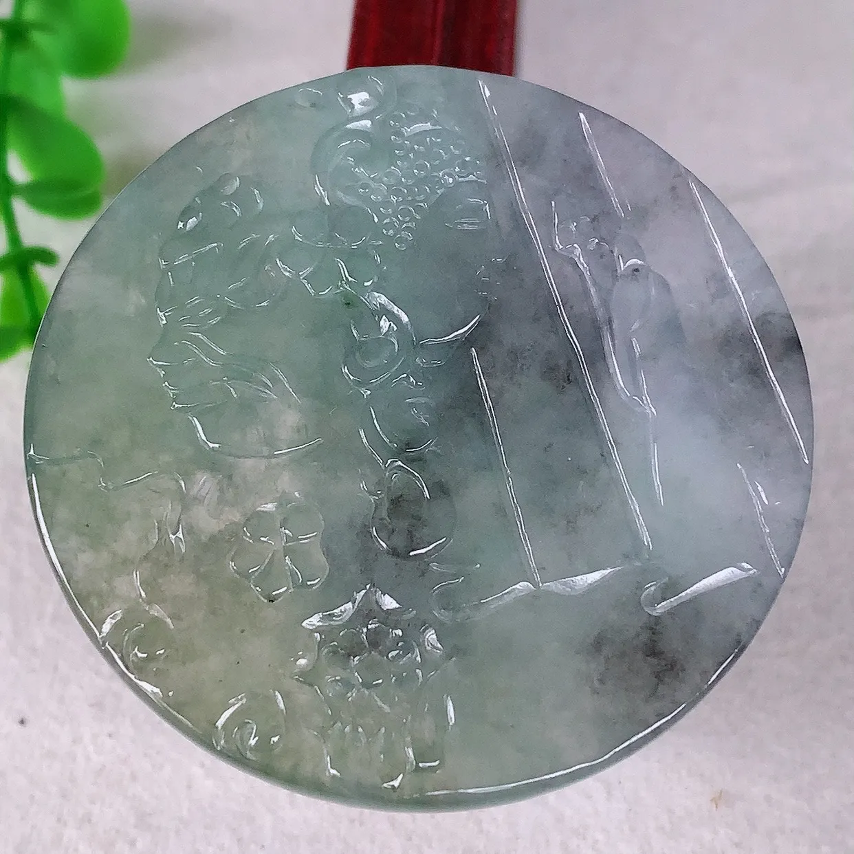 自然光实拍，冰润冰种乌鸡种翡翠一念之间吊坠，种老水足，翠色灵动，寓意美好， 佩戴时尚出众！#60.2