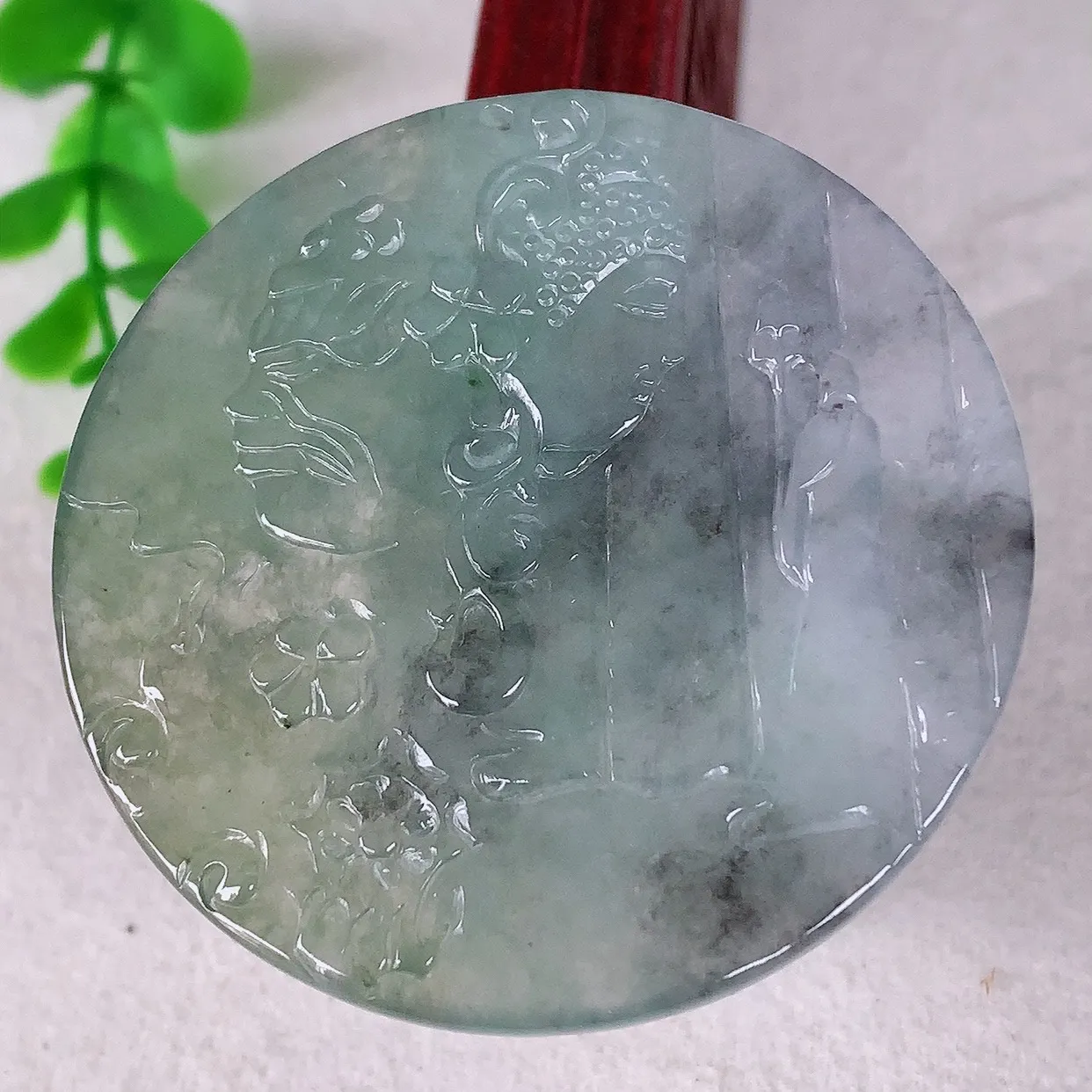 自然光实拍，冰润冰种乌鸡种翡翠一念之间吊坠，种老水足，翠色灵动，寓意美好， 佩戴时尚出众！#60.29