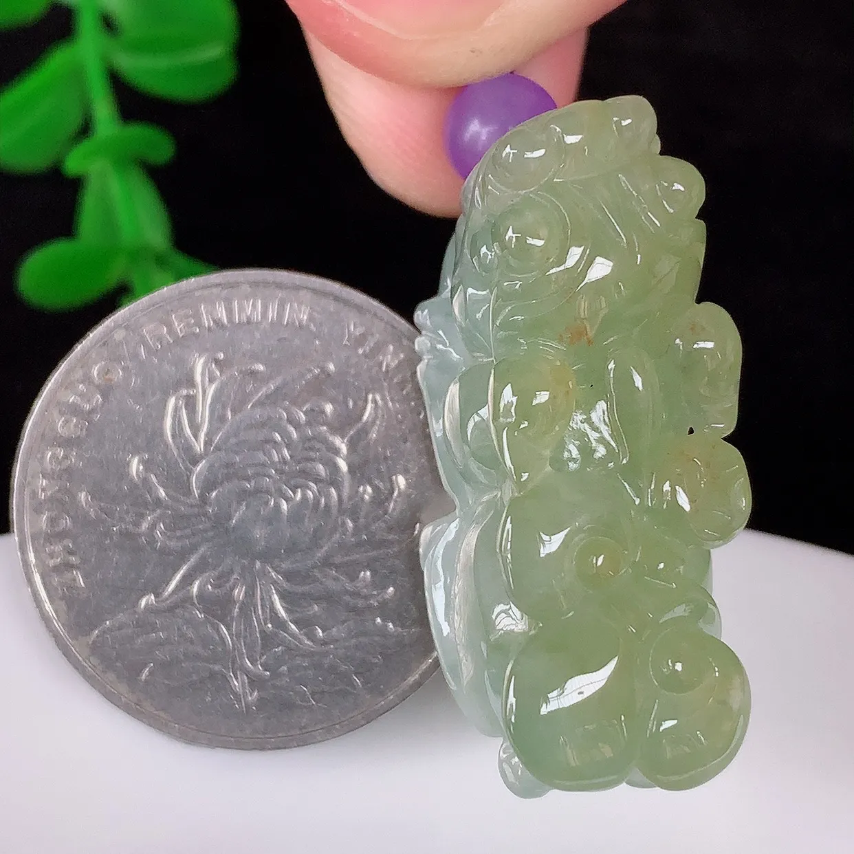 自然光实拍，冰润黄翡翡翠招财貔貅吊坠，民间有“一摸貔貅运程旺盛，再摸貔貅财运滚滚，三摸貔貅平步青云 ”的 美好祝愿。#57.29